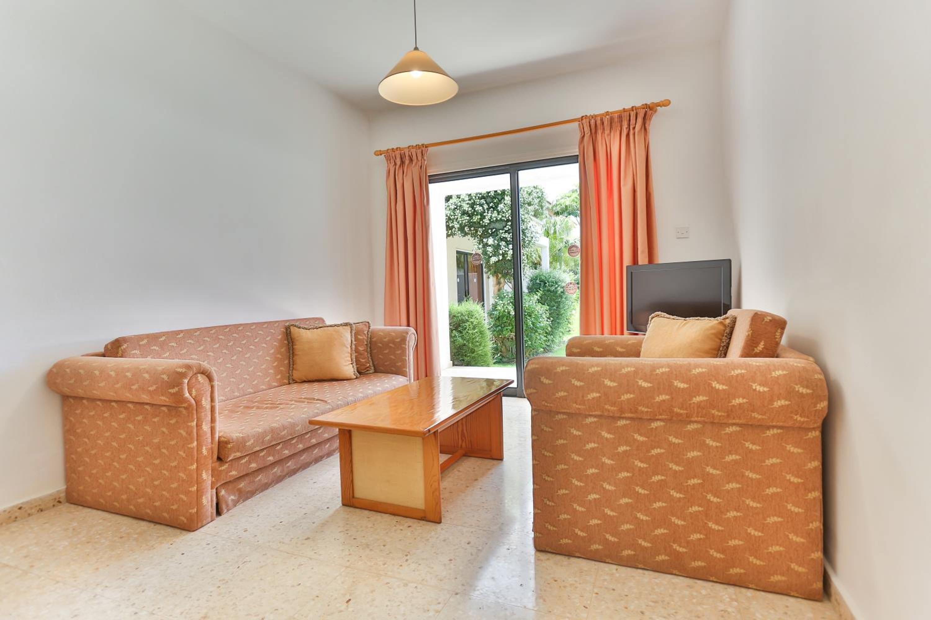 One-Bedroom Apartment (2 Adults + 2 Children) photo 2