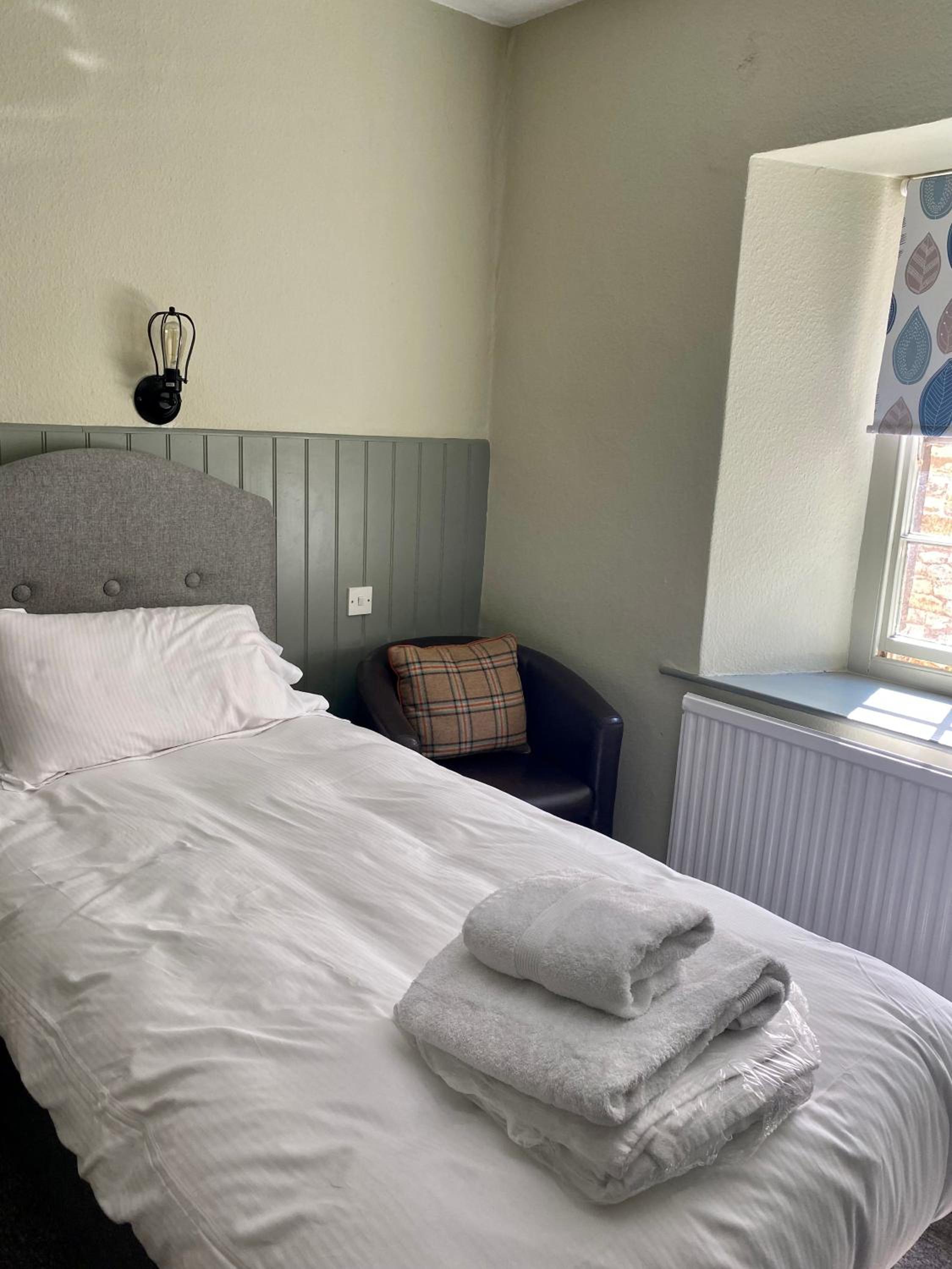 Twin Room with Private External Bathroom photo 2