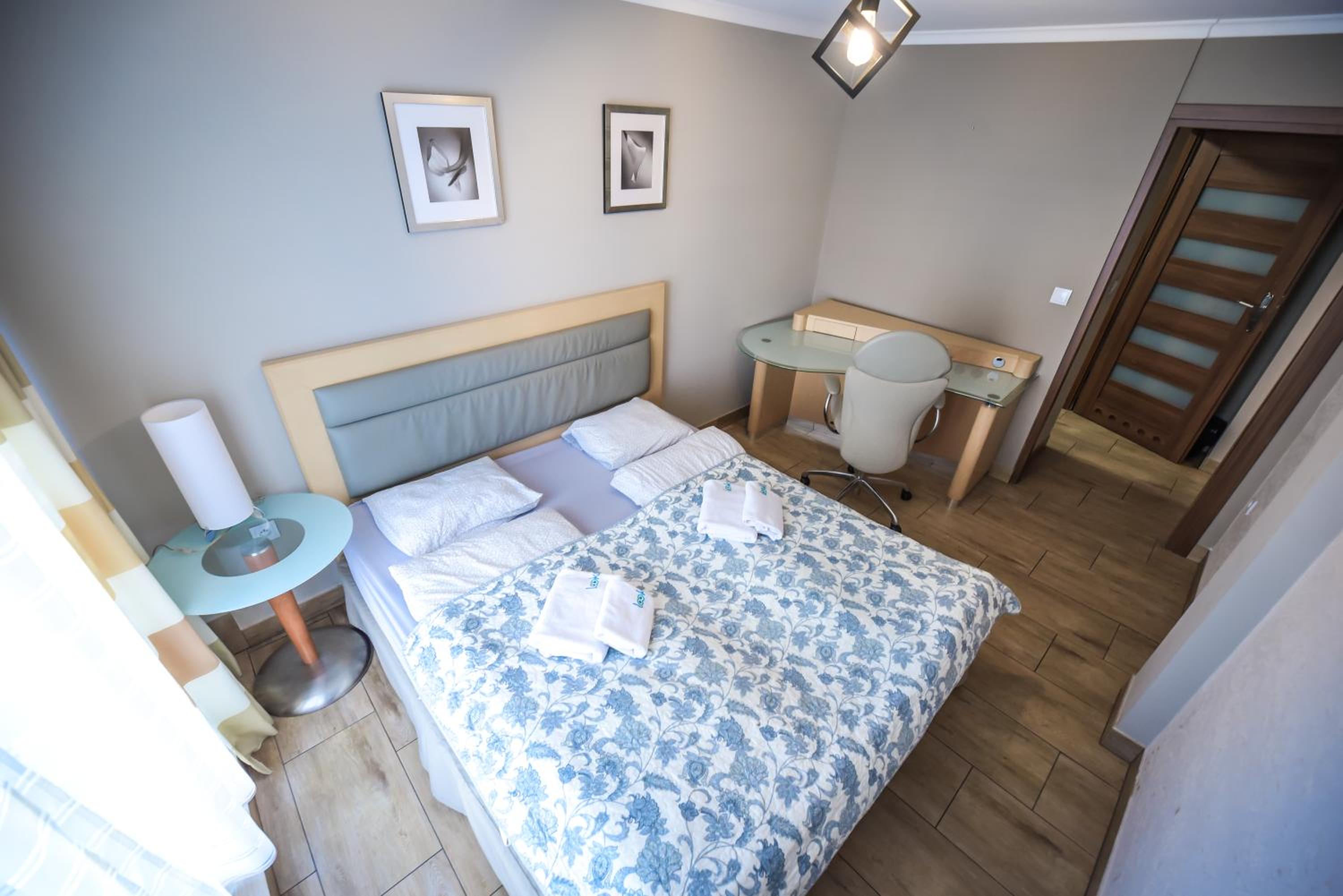 Apartment with Terrace - Photo 4