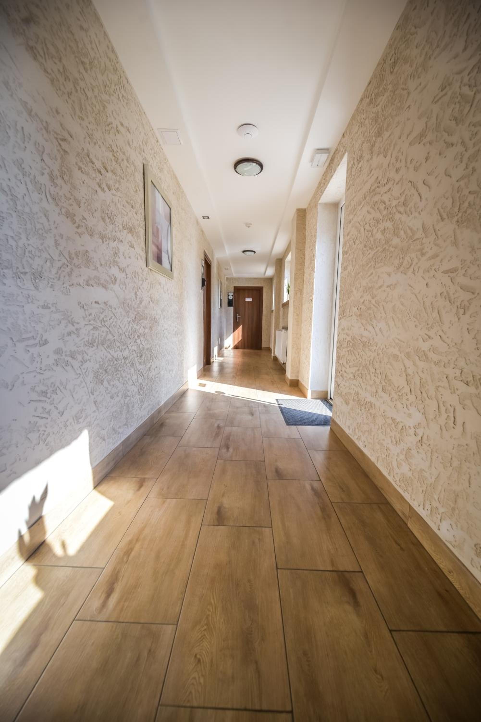 Apartment with Terrace - Photo 6