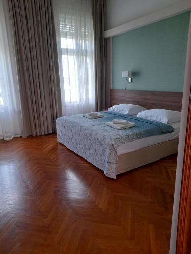 Double Room with Private Bathroom - Photo 3