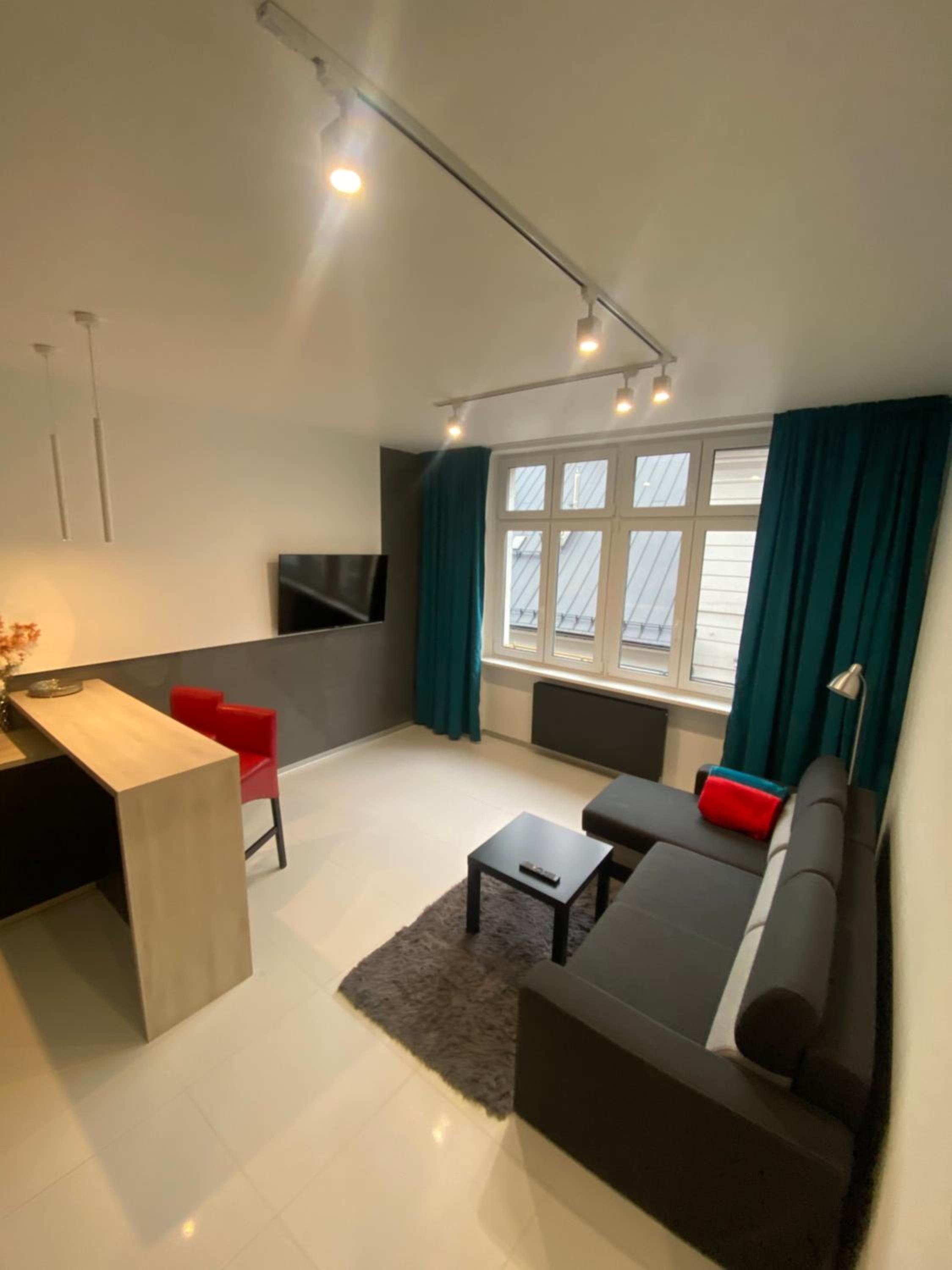 One-Bedroom Apartment photo 1