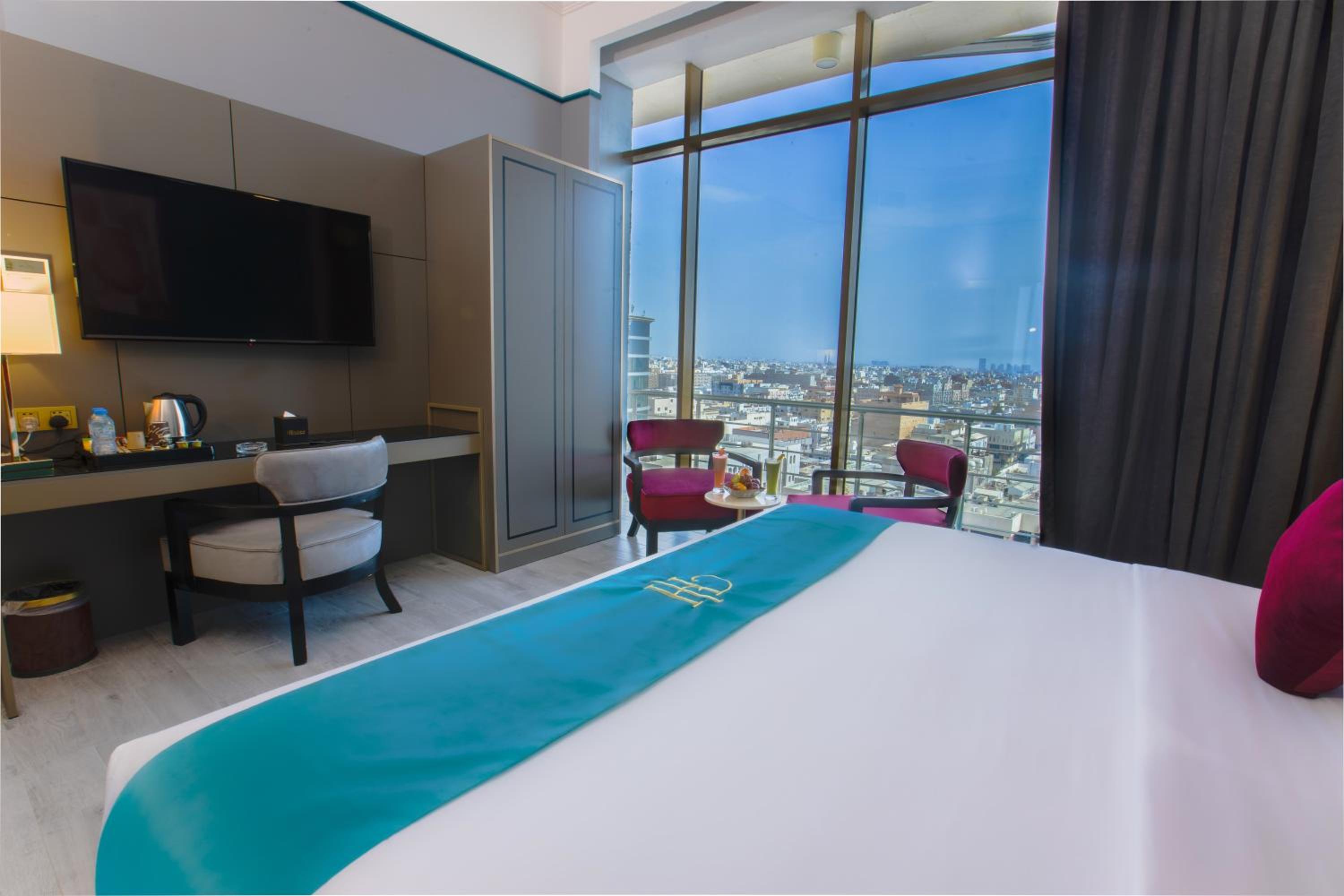 Junior King Suite with View