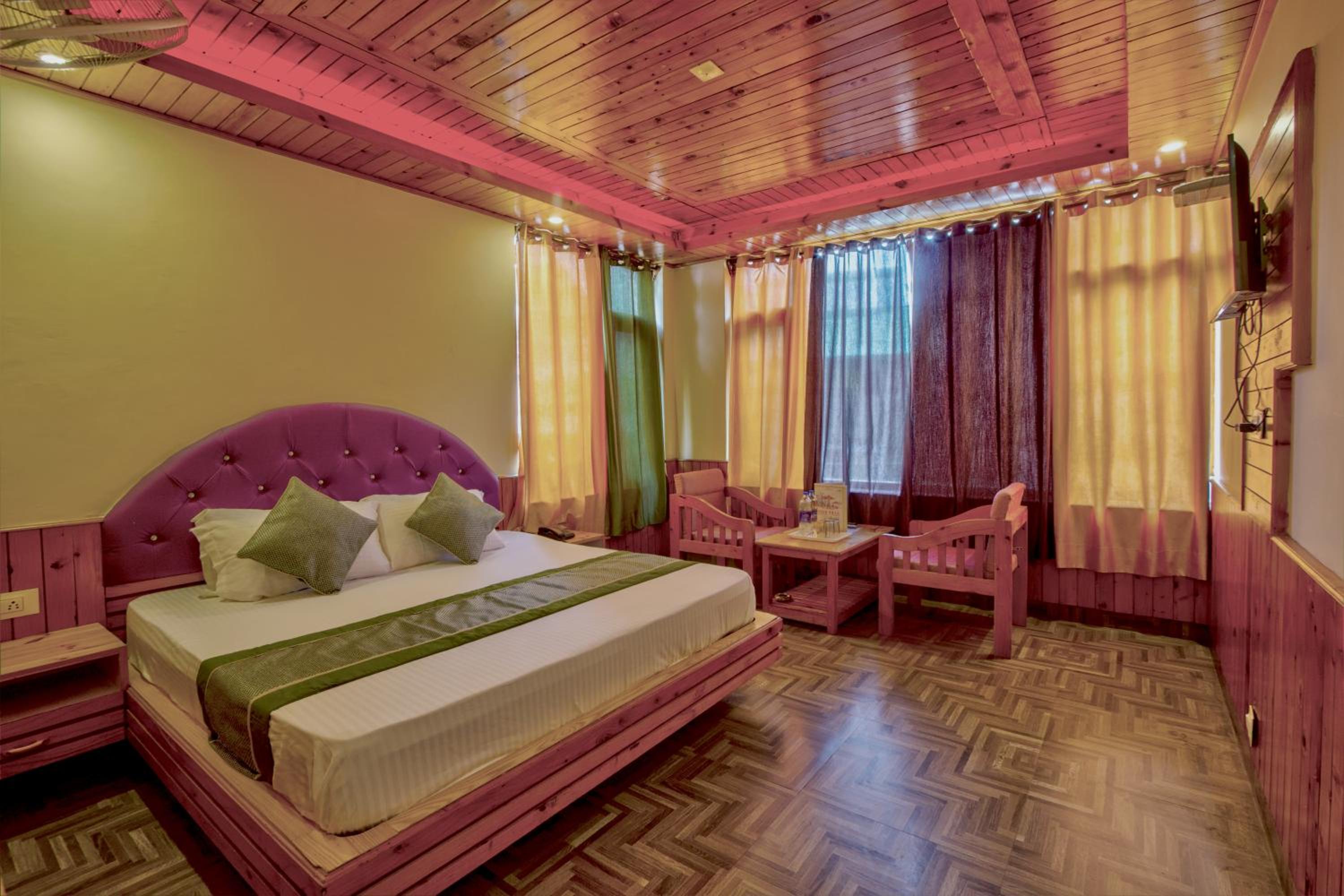 Deluxe Room (2 Adults + 1 Child)
