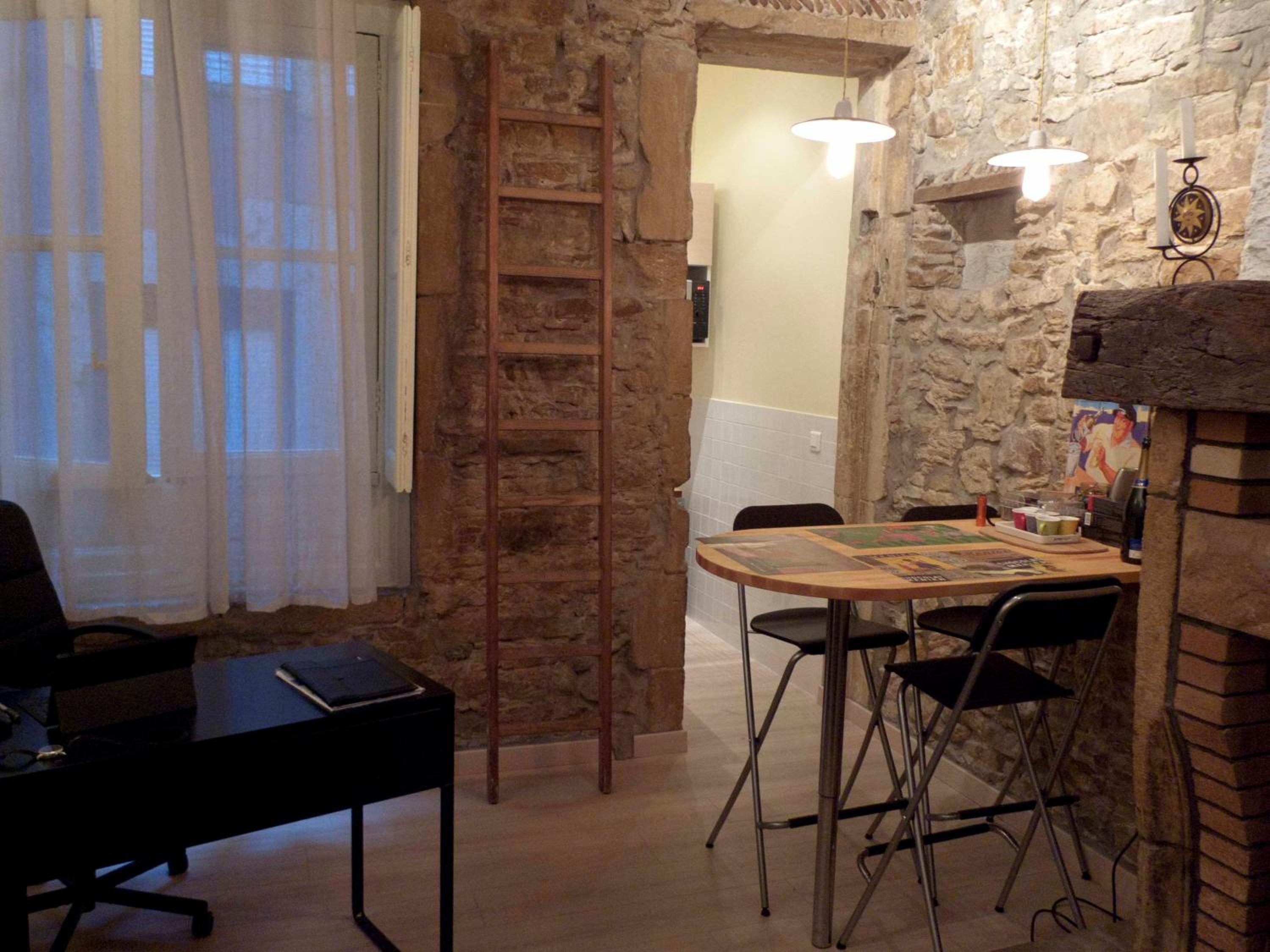 Studio Apartment - Photo 11