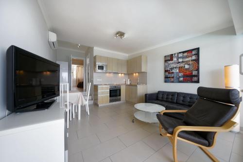 Apartment with Balcony photo 1