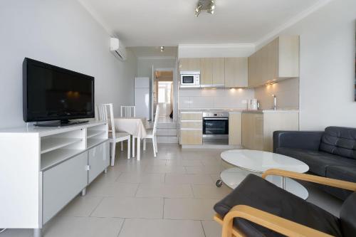 Apartment with Balcony photo 2