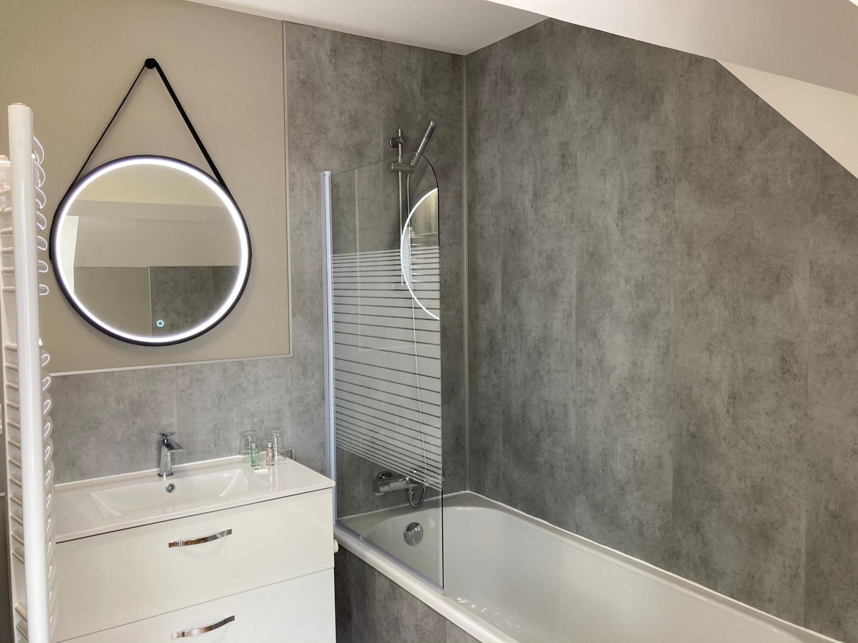 Deluxe Double Room with Bath photo 3