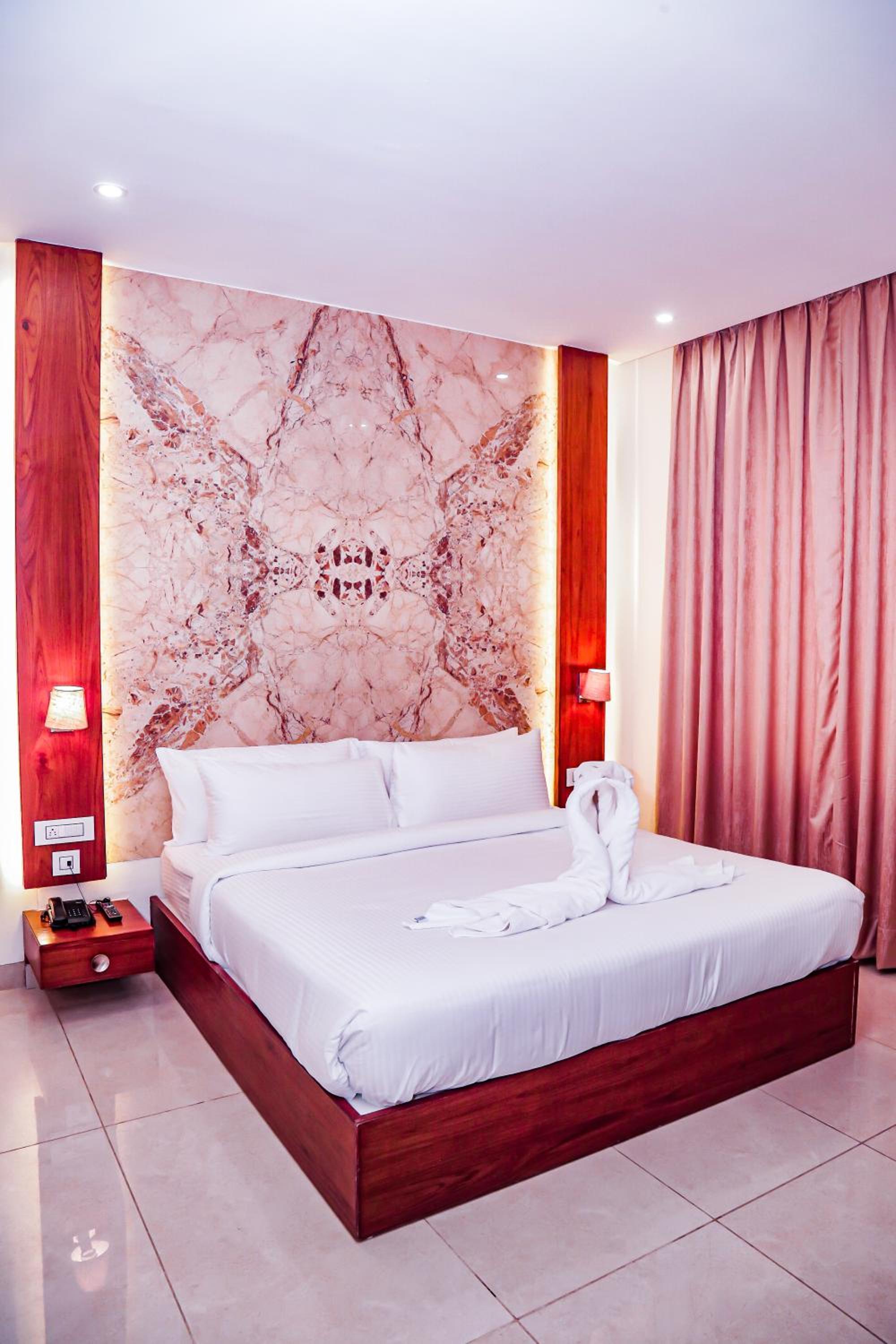 Deluxe King Room photo 3