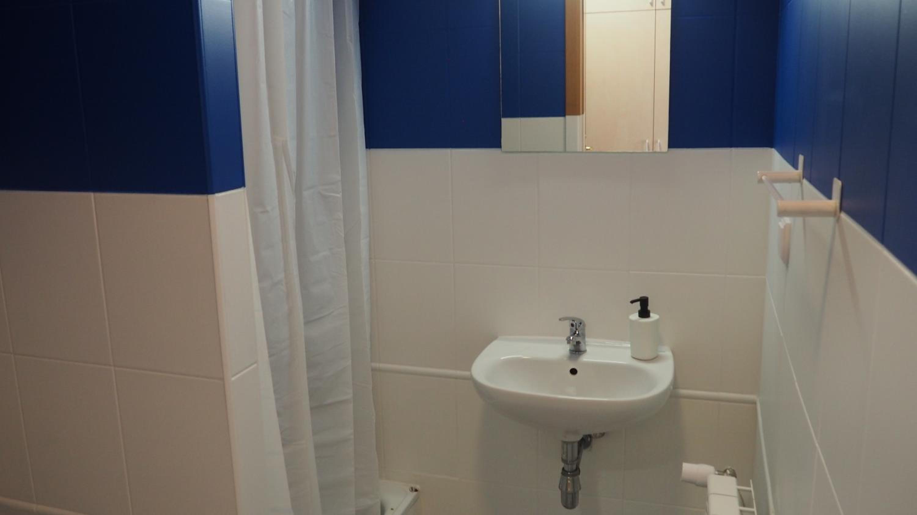 Triple Room with Private Bathroom - Photo 5