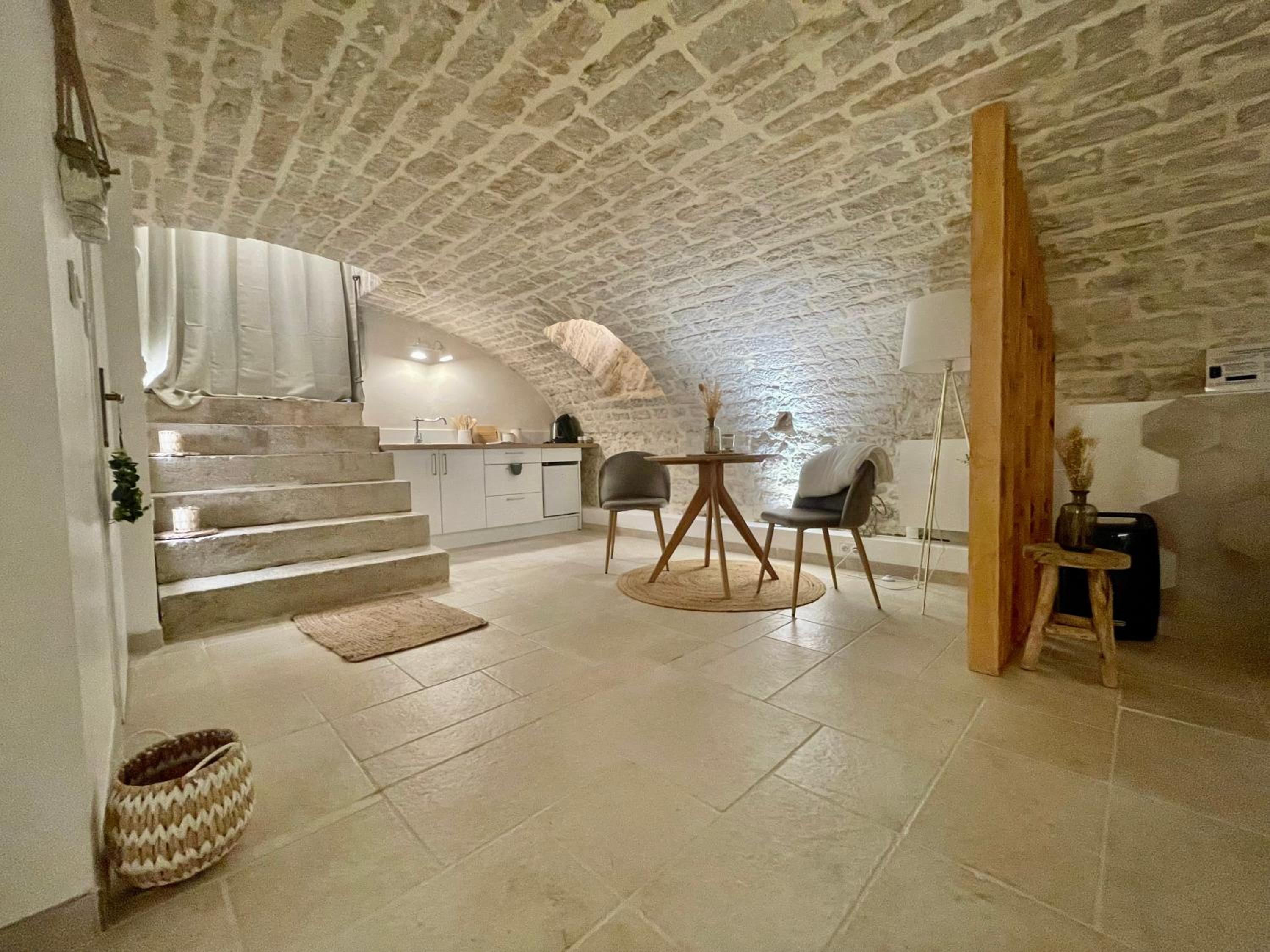 King Suite with Spa Bath - Photo 11