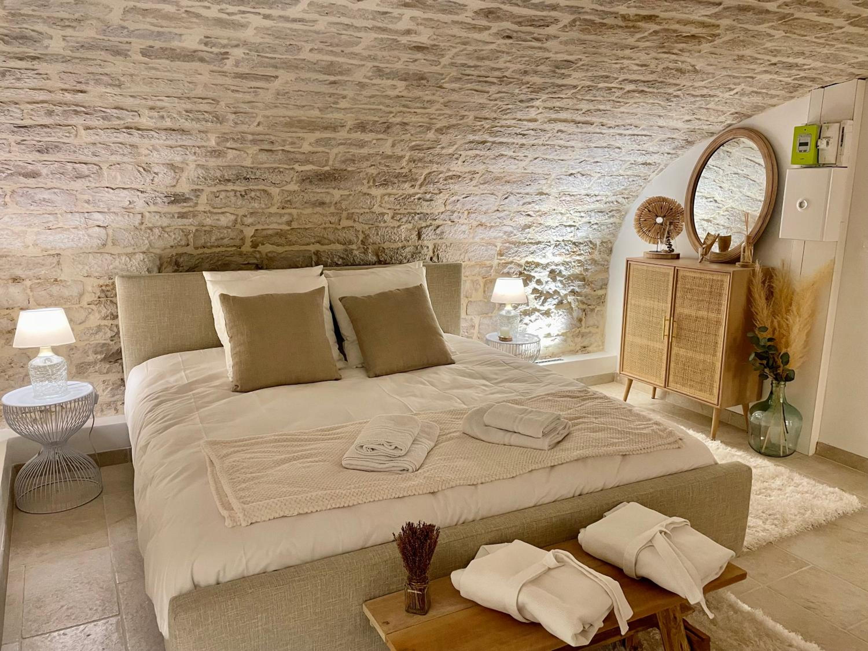 King Suite with Spa Bath - Photo 14