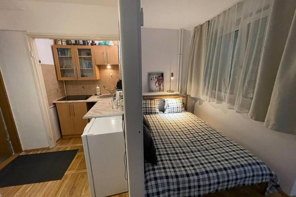 One-Bedroom Apartment - Photo 5
