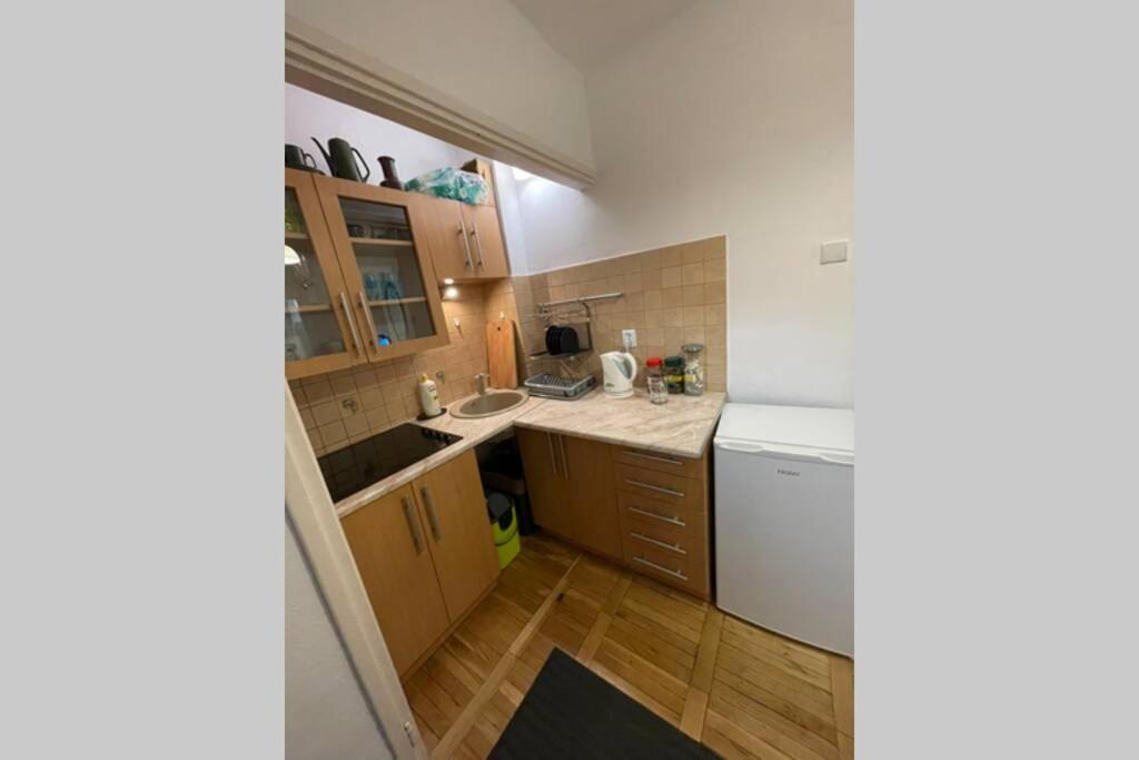 One-Bedroom Apartment - Photo 28