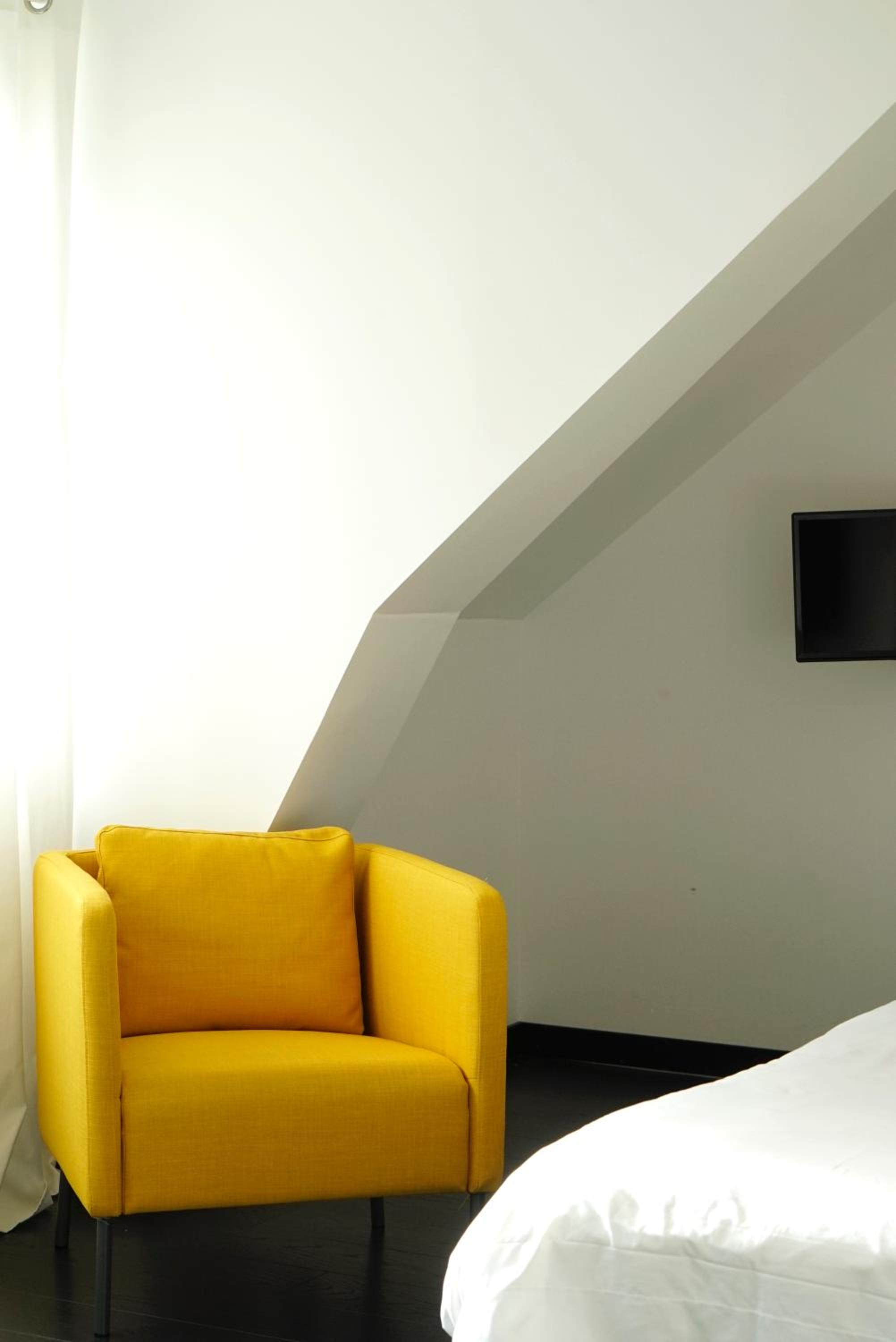 Double or Twin Room with Side Sea View - Photo 4