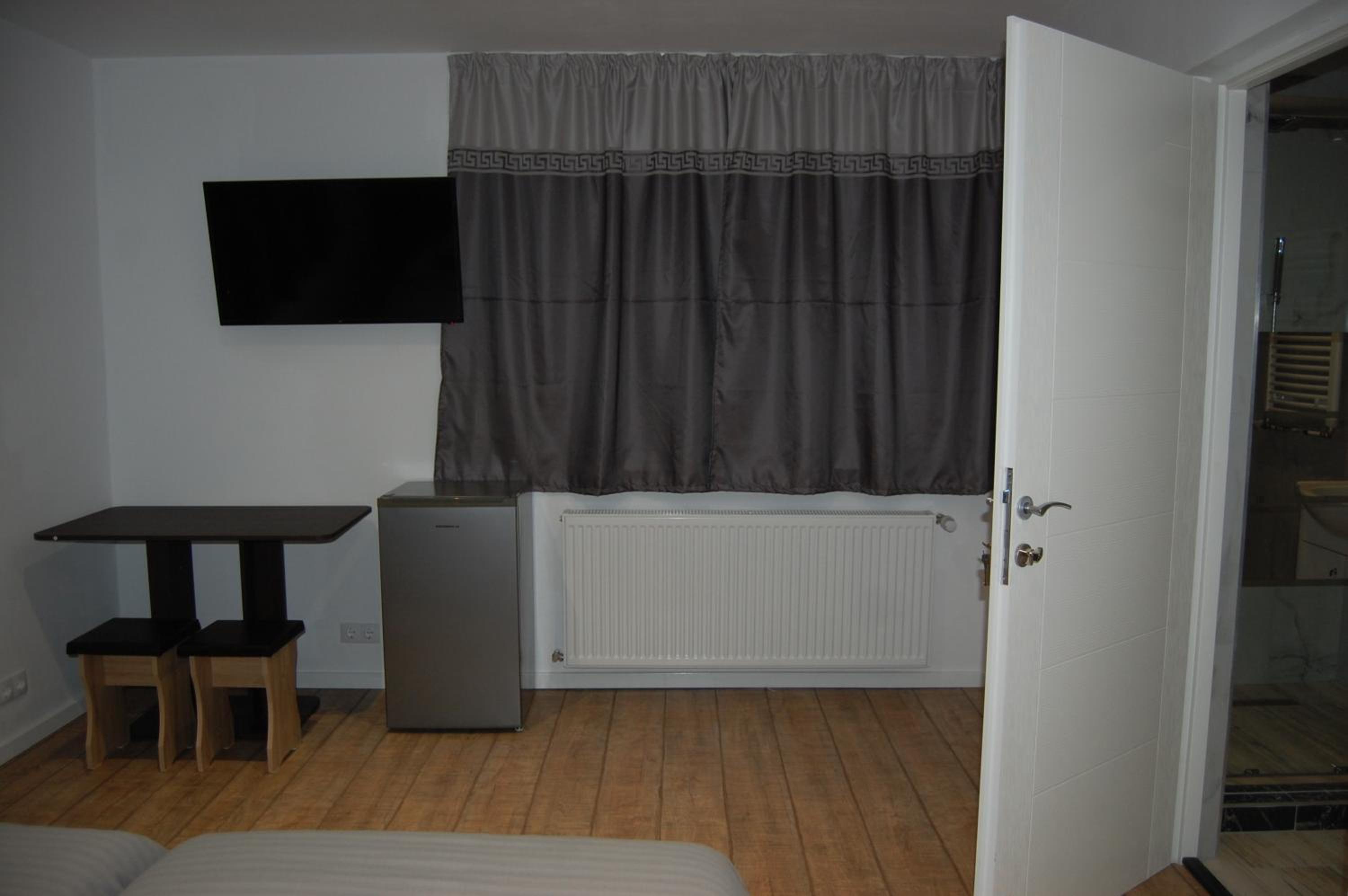 Double or Twin Room with Private Bathroom - Photo 4