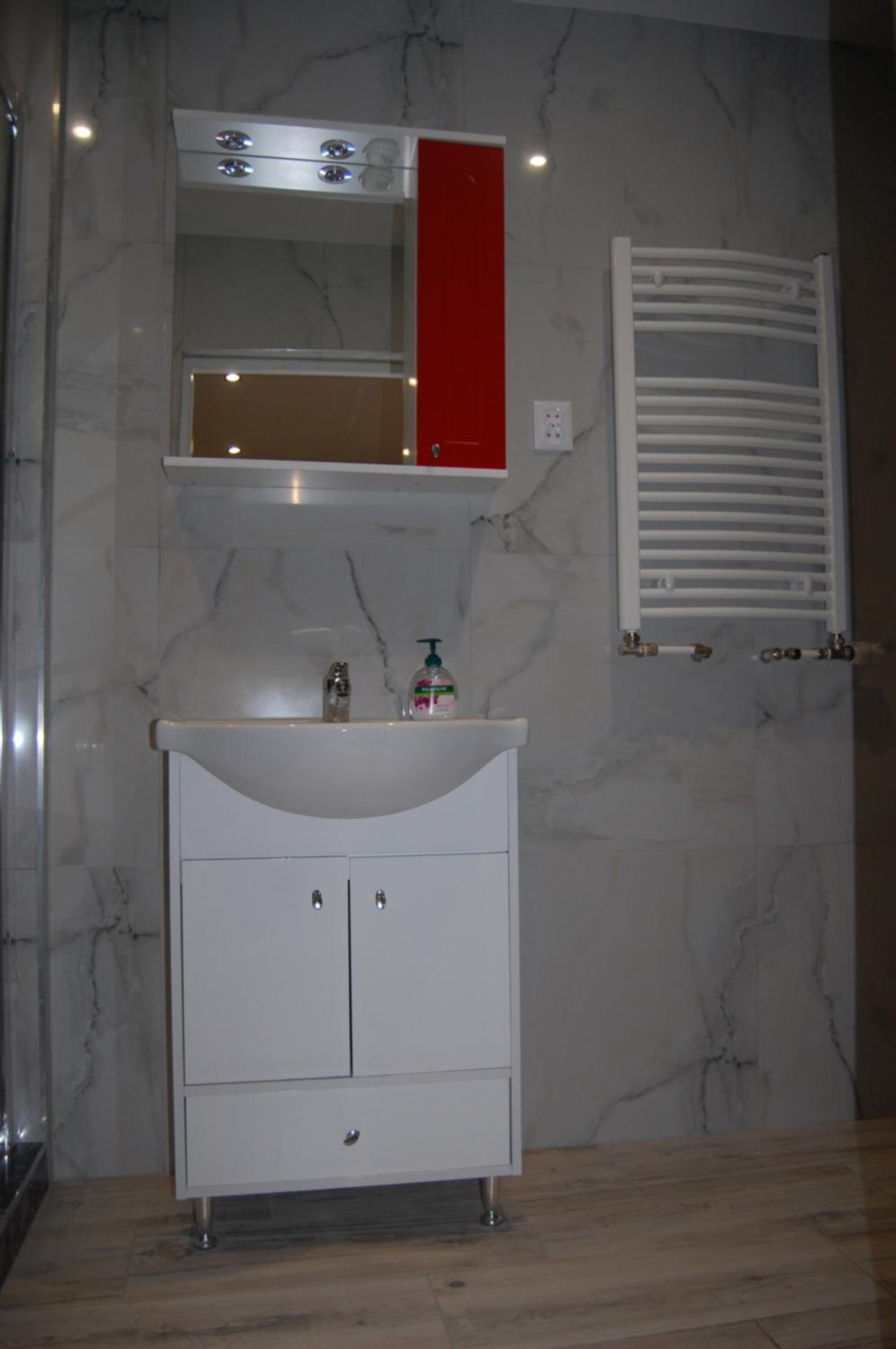 Double or Twin Room with Private Bathroom - Photo 5