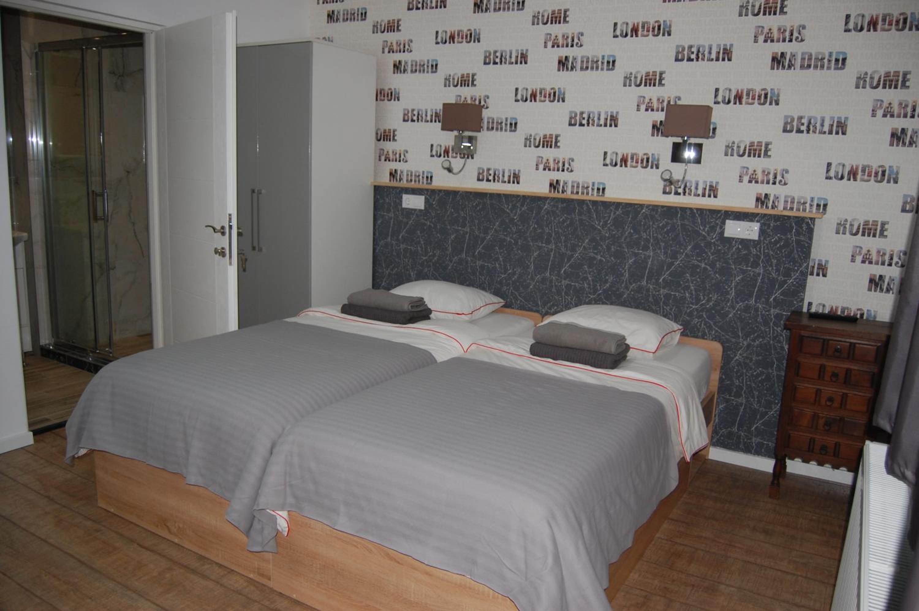 Double or Twin Room with Private Bathroom photo 2
