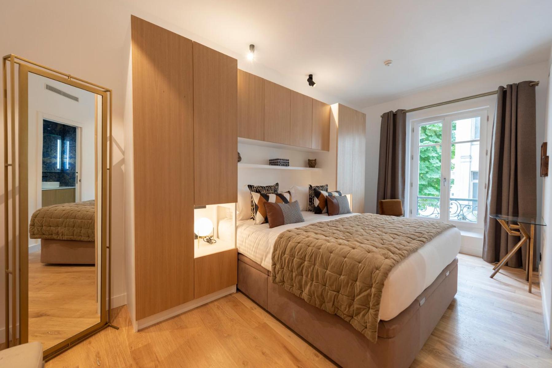 One Bedroom Apartment Pope