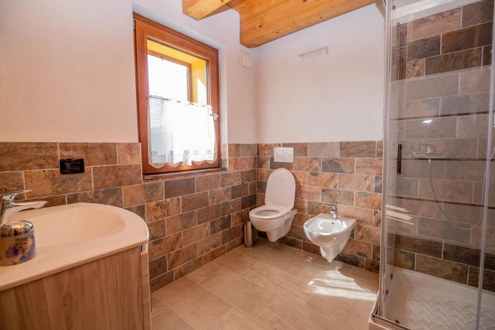 Large Double Room - Photo 2