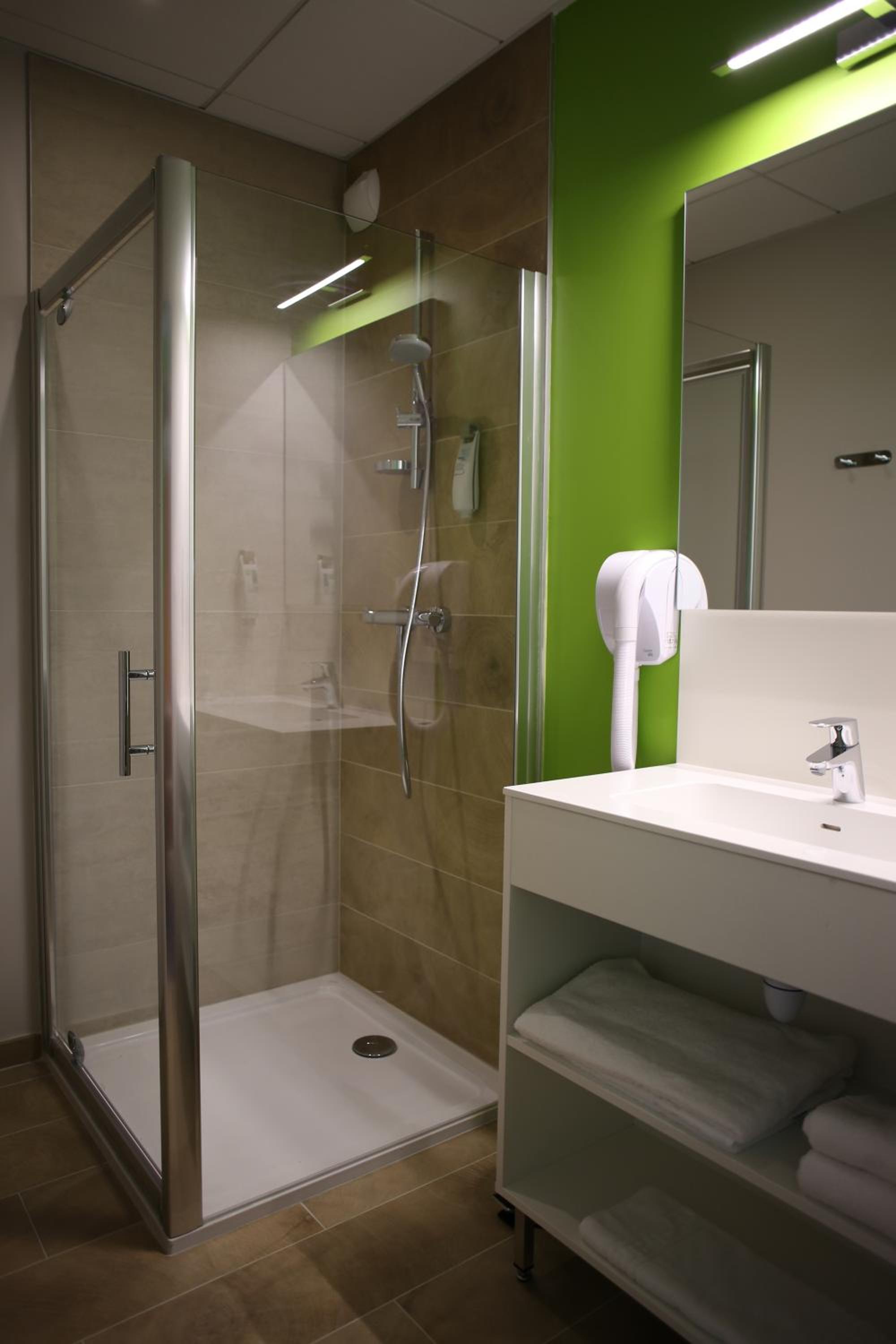 Twin Room - Photo 3