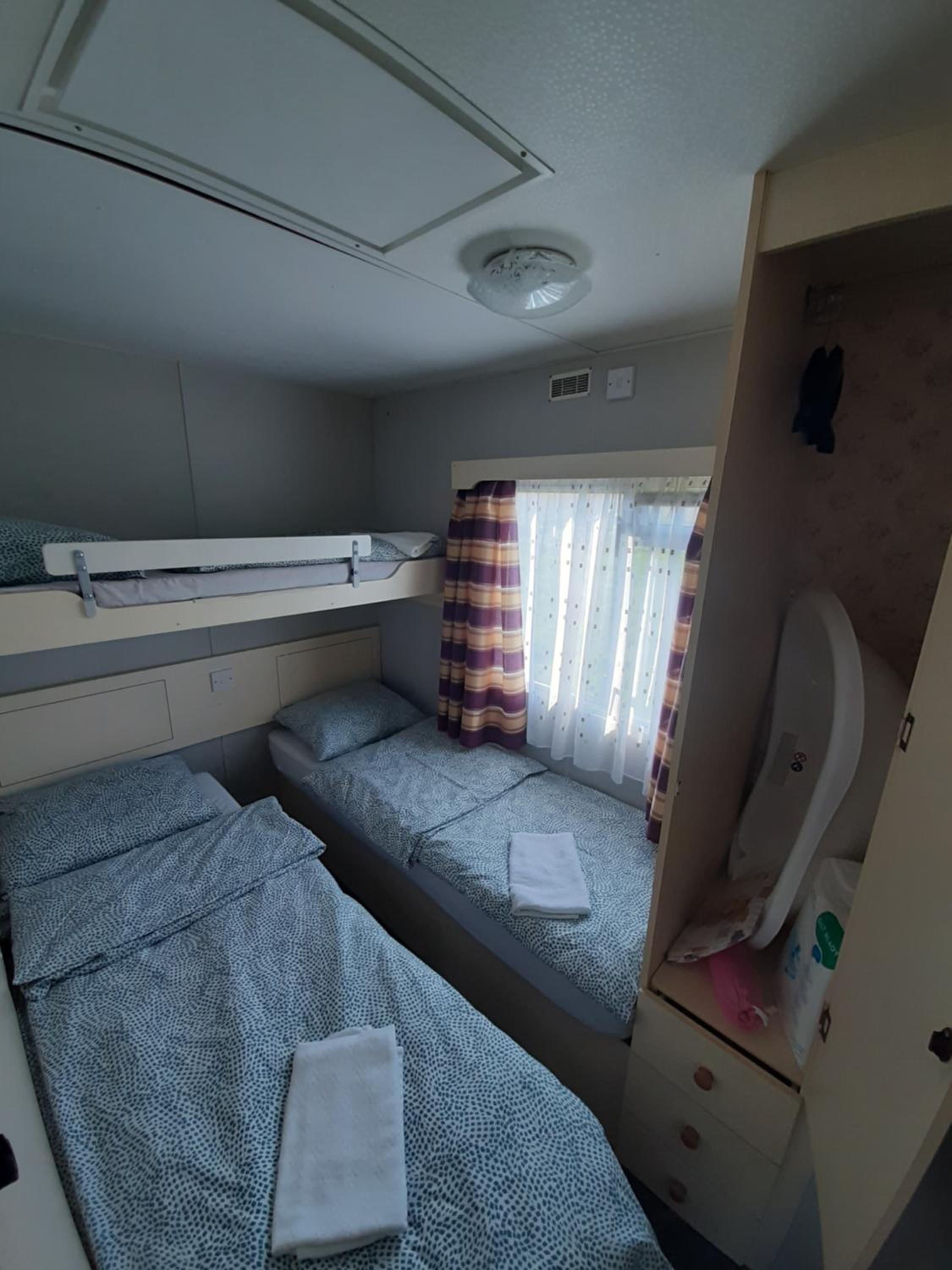 Two-Bedroom House - Photo 4