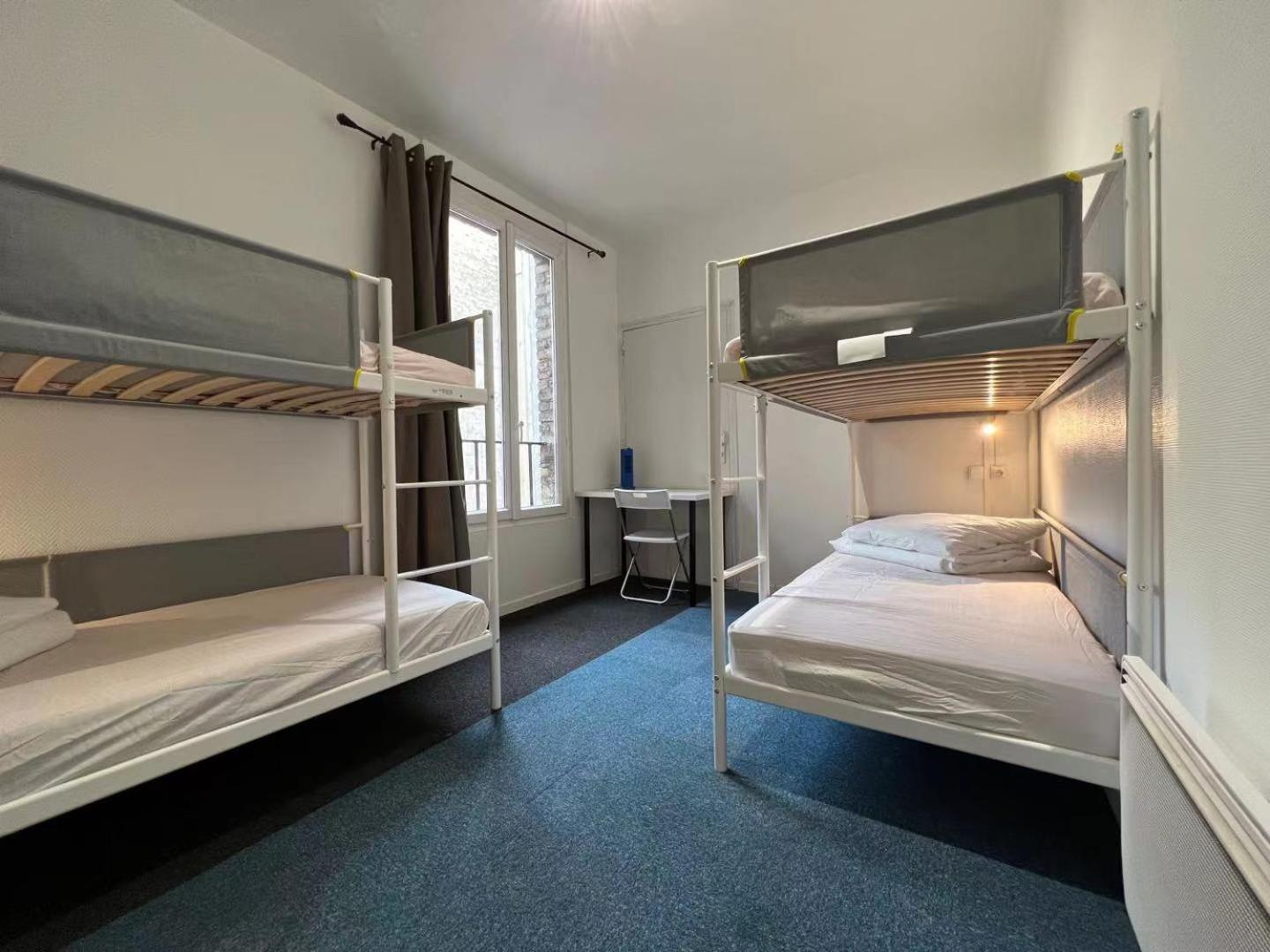 Quadruple Room with Shared Bathroom photo 2