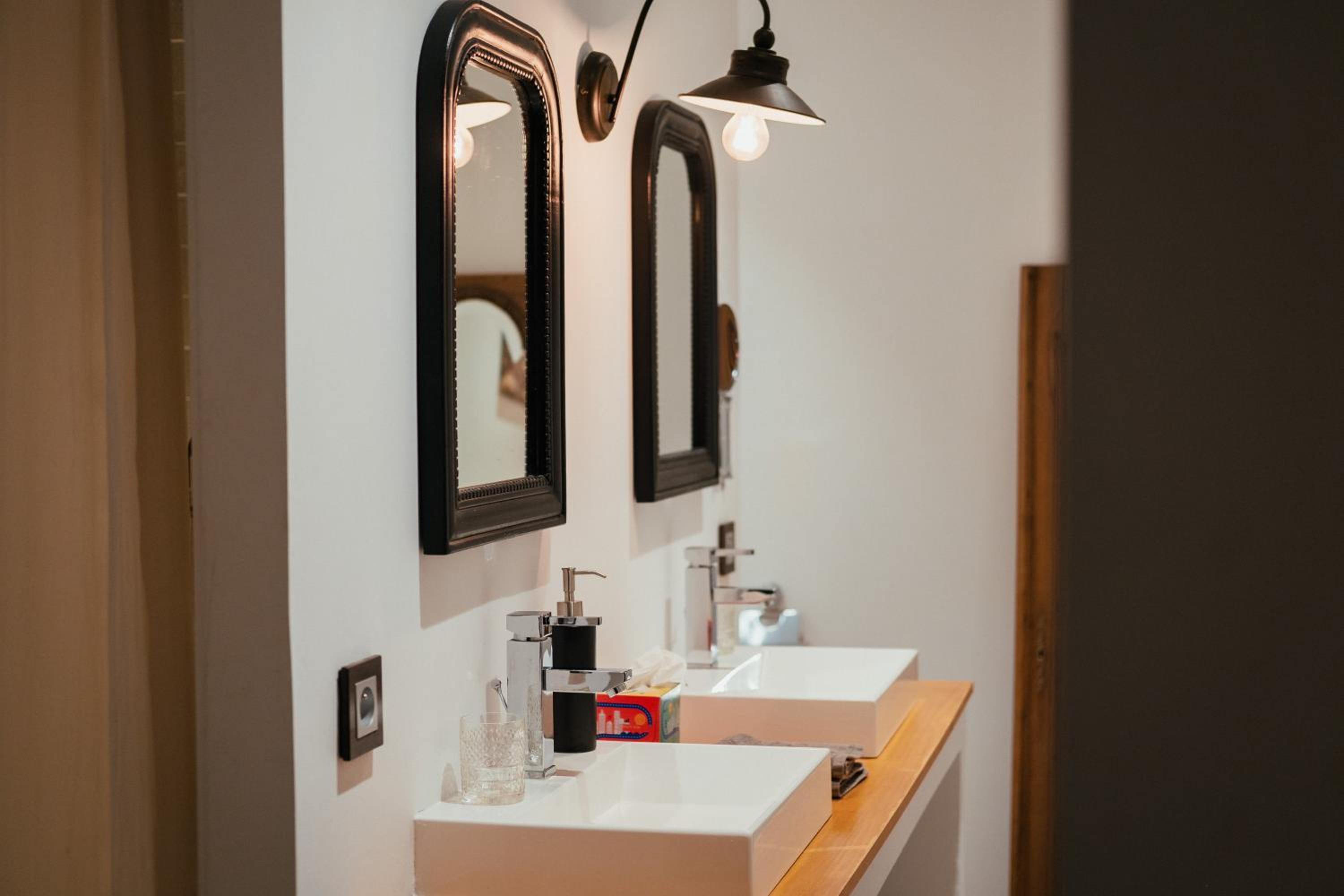 Twin Room with Private External Bathroom photo 1