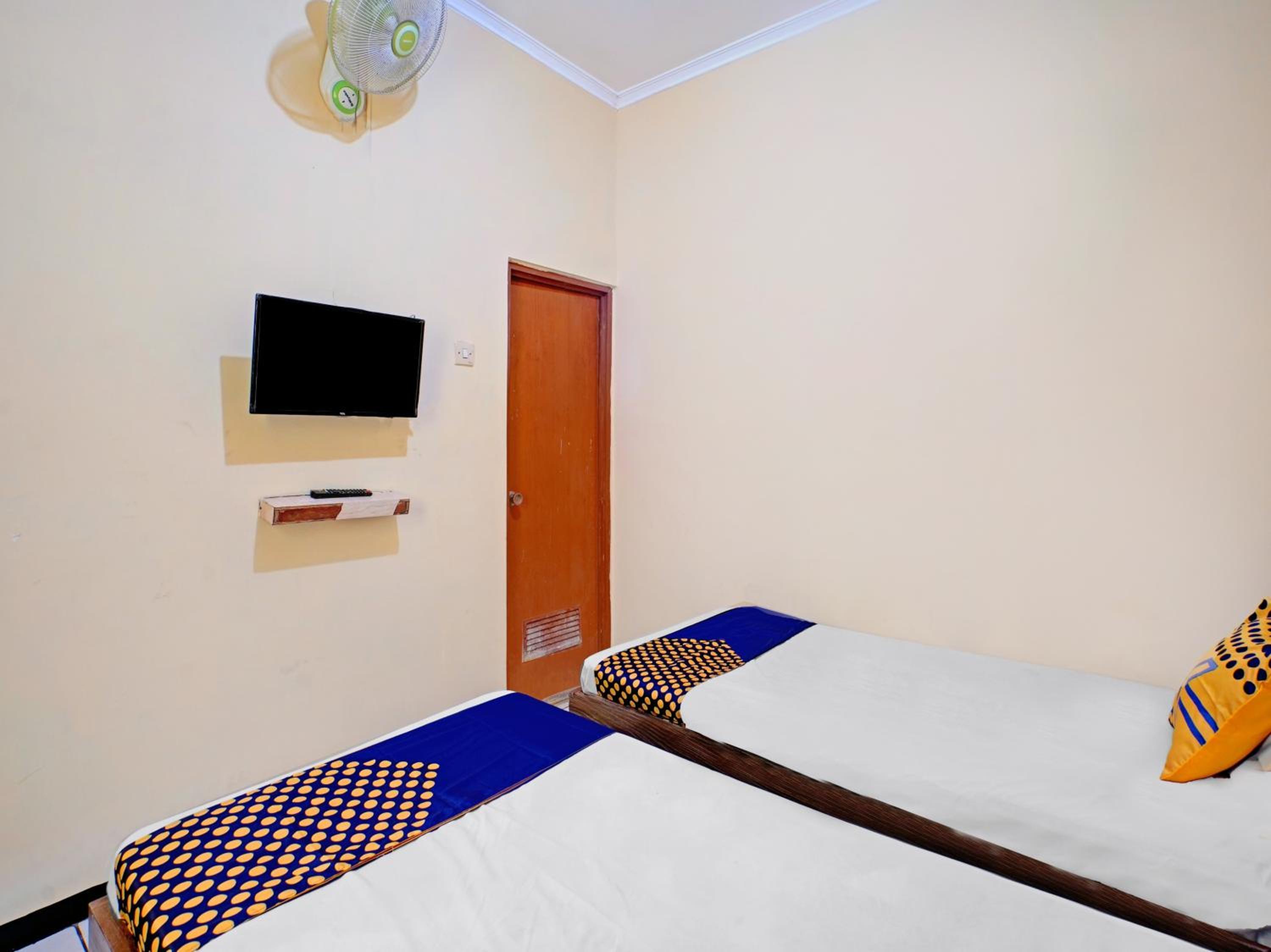 Economy Twin Room photo 3