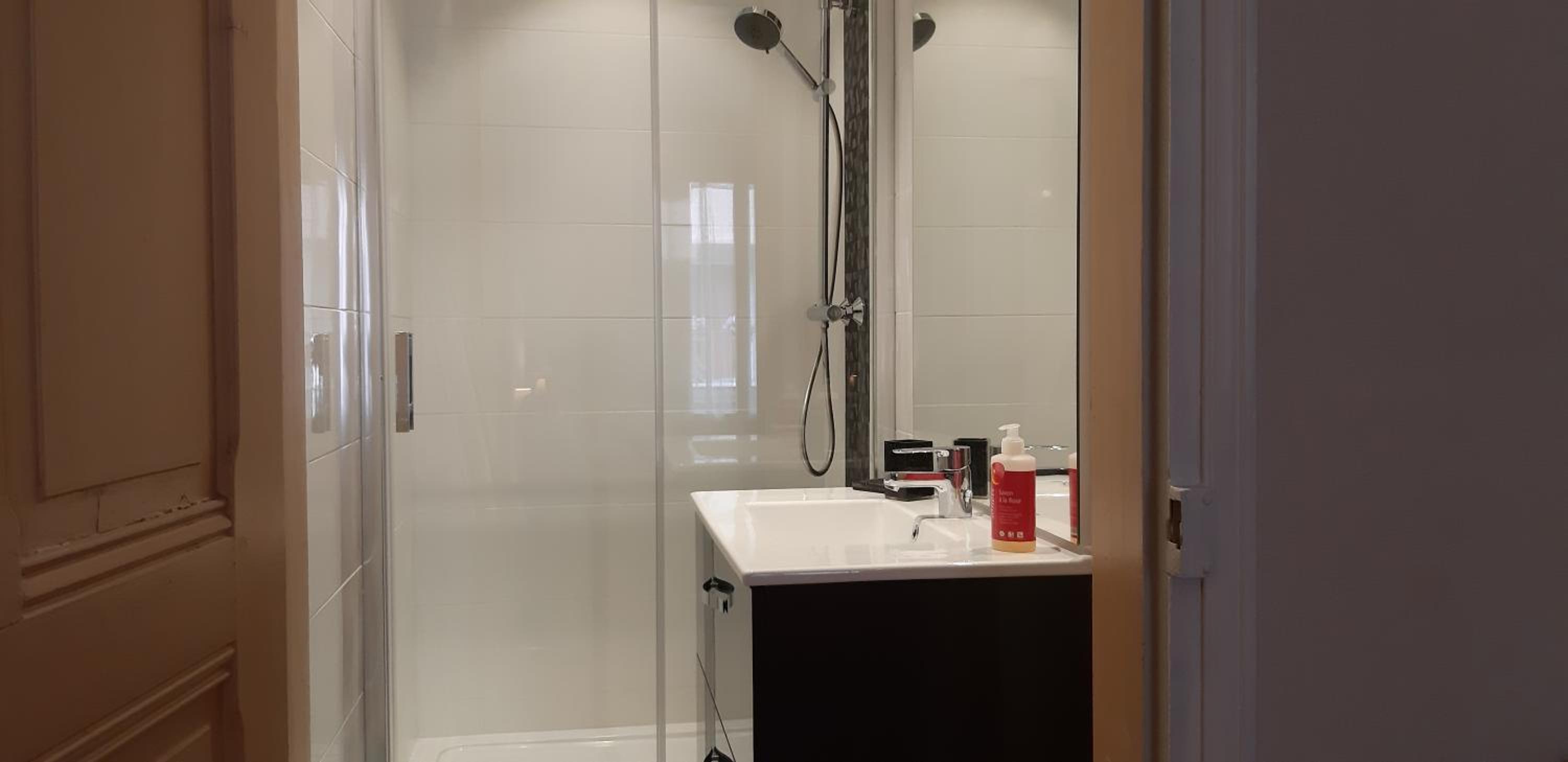 Twin Room with Private Bathroom photo 2
