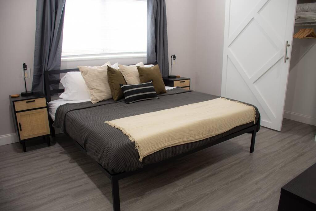 Three-Bedroom House photo 3
