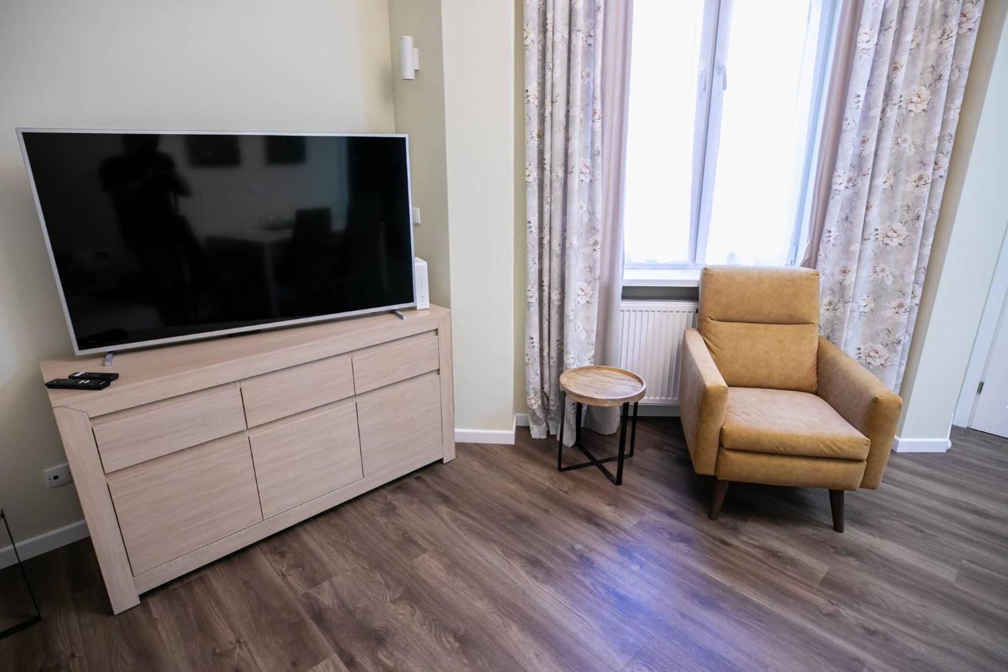 One-Bedroom Apartment - Photo 4