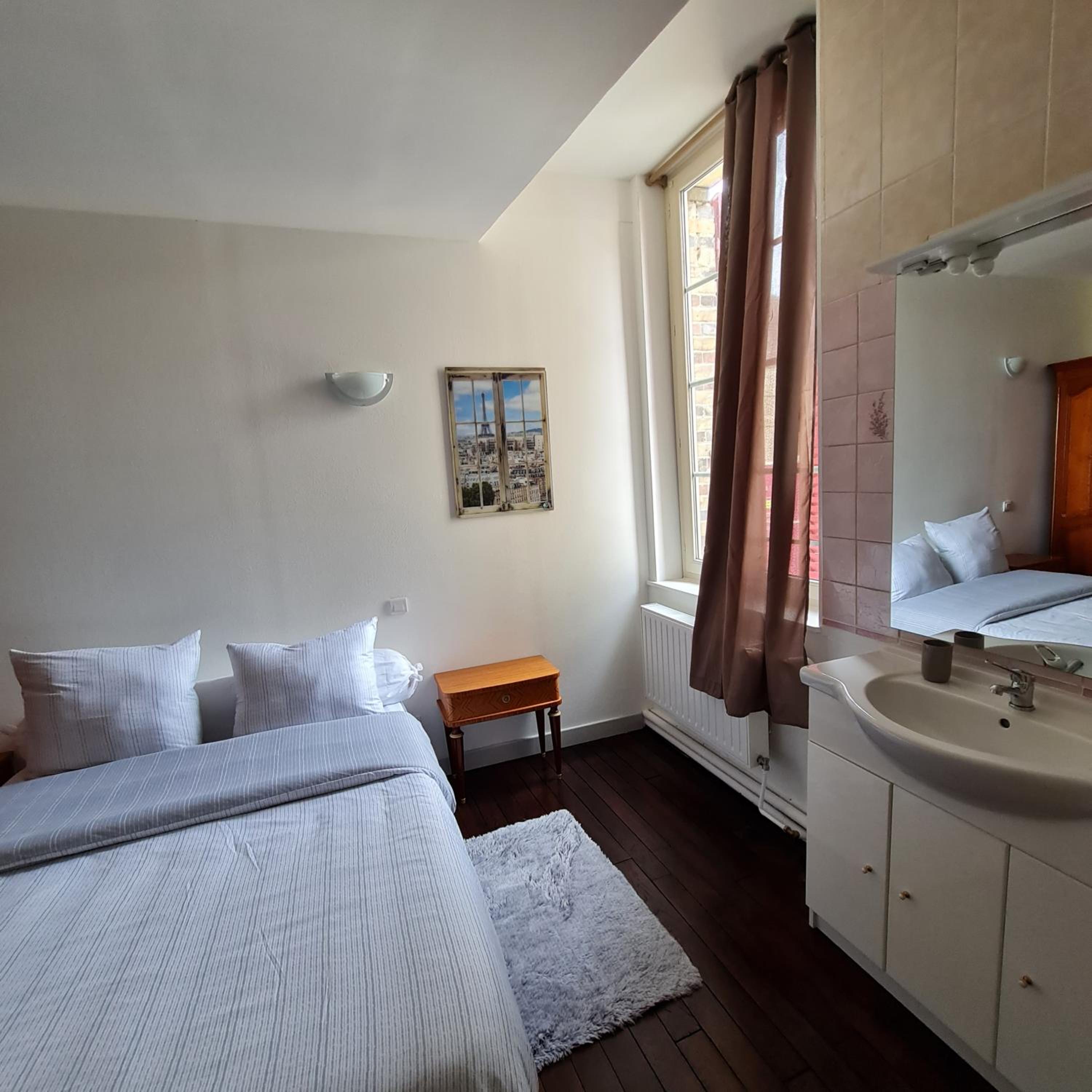 Double Room with Private External Bathroom photo 2