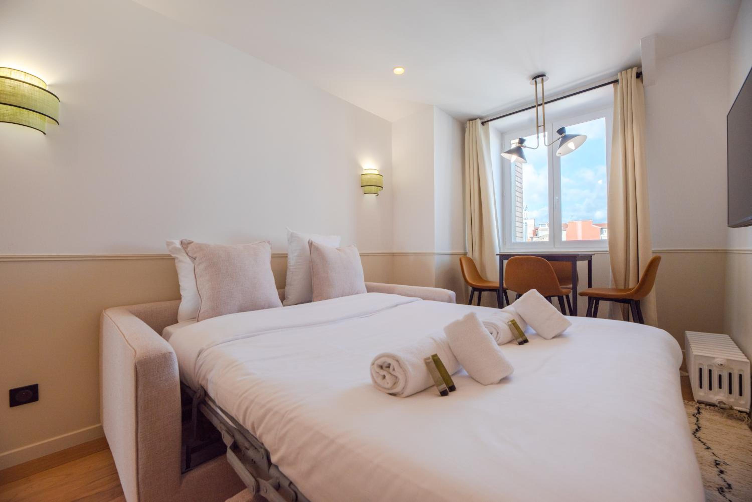 Deluxe Apartment