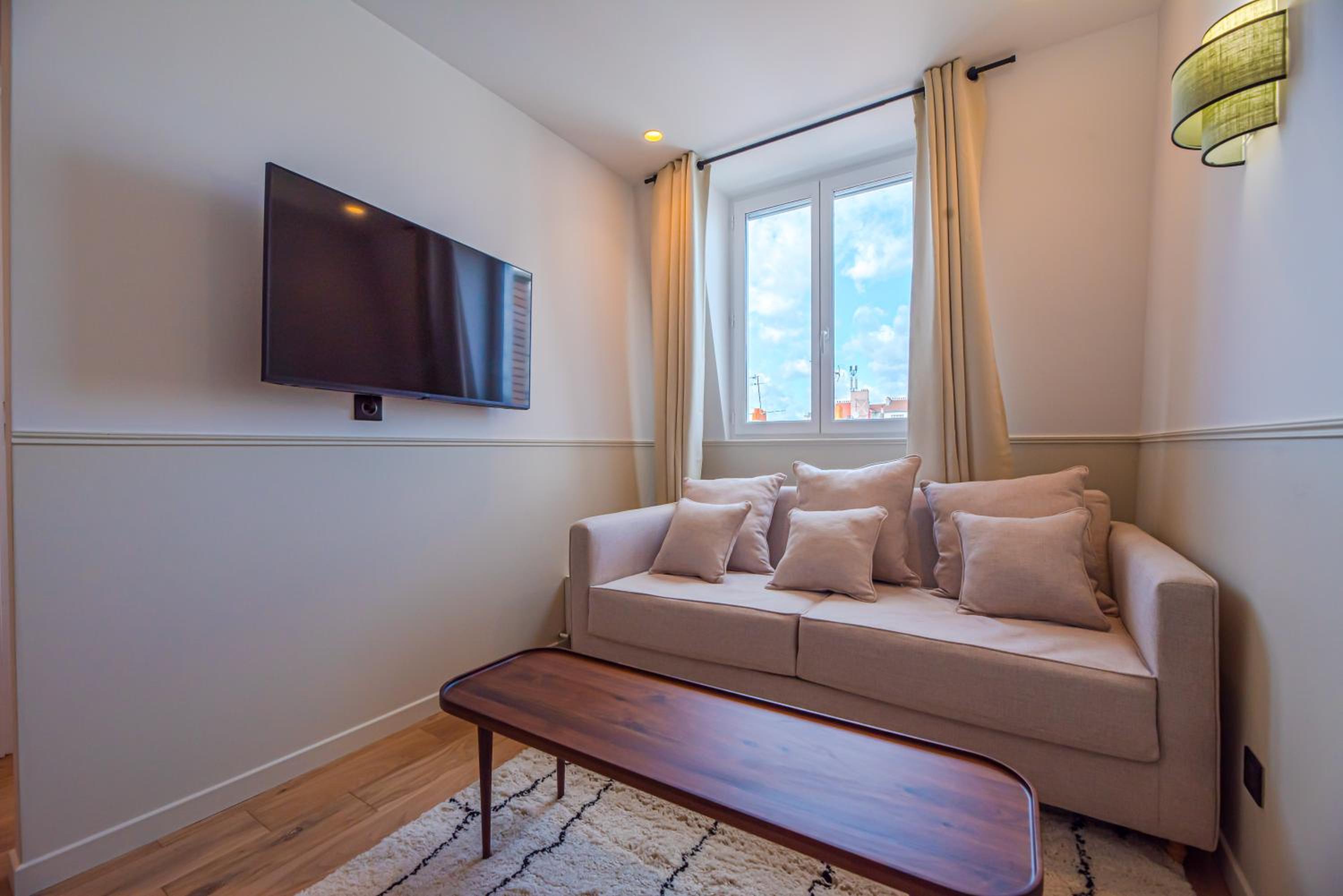 Deluxe Apartment