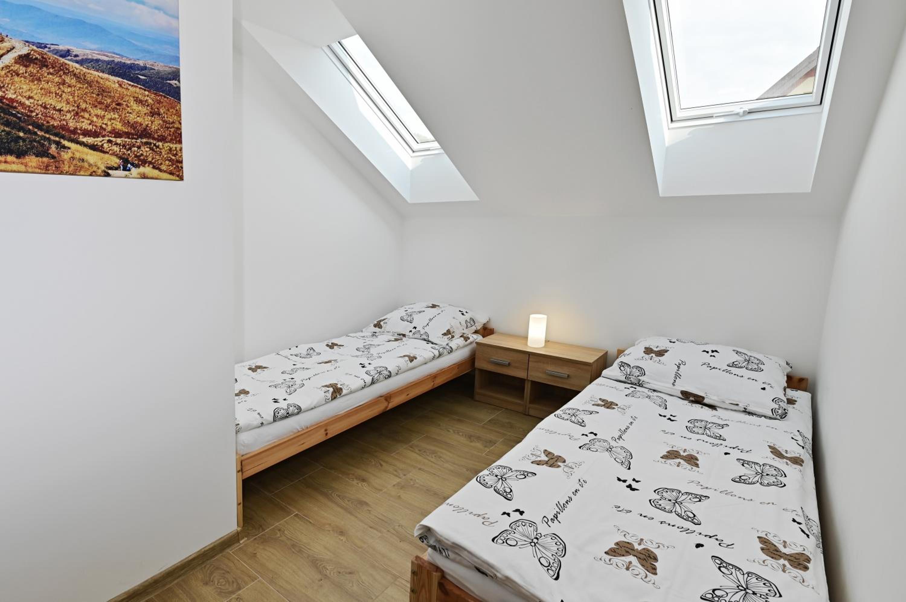 Twin Room with Private Bathroom - Photo 7