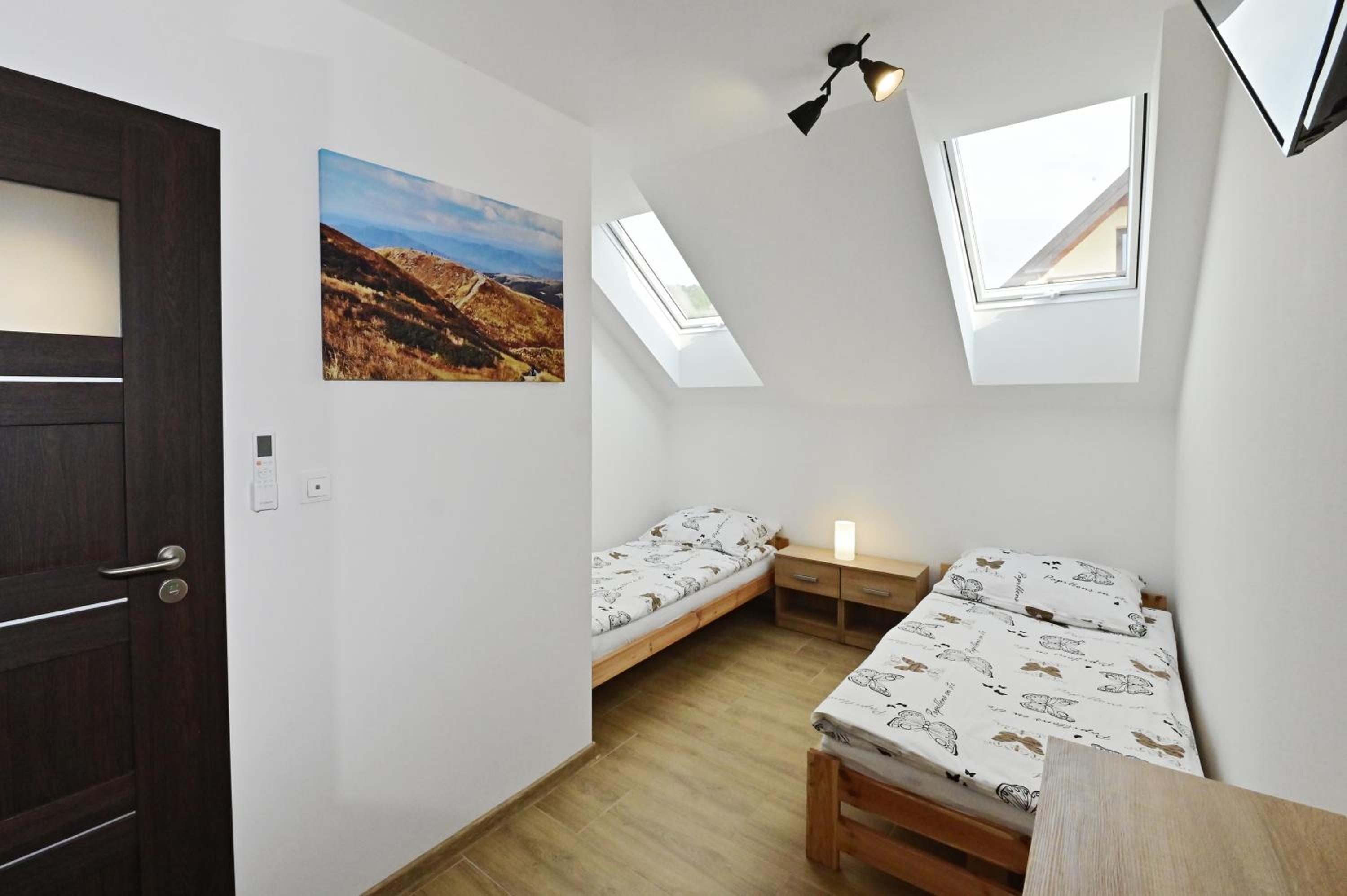 Twin Room with Private Bathroom - Photo 1