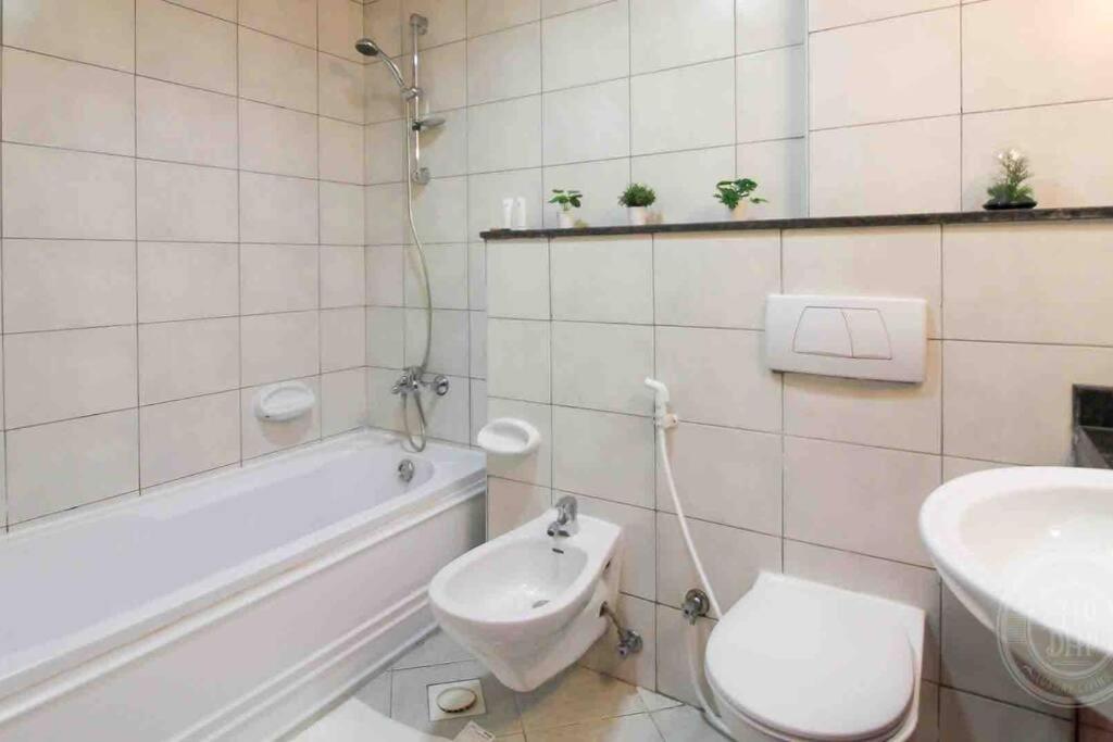 Three-Bedroom Apartment photo 3
