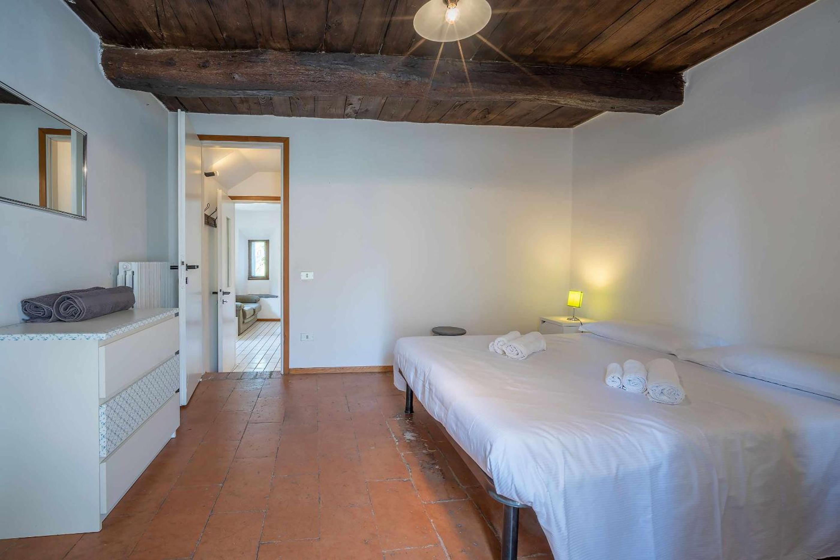One-Bedroom Apartment with Lake View photo 1