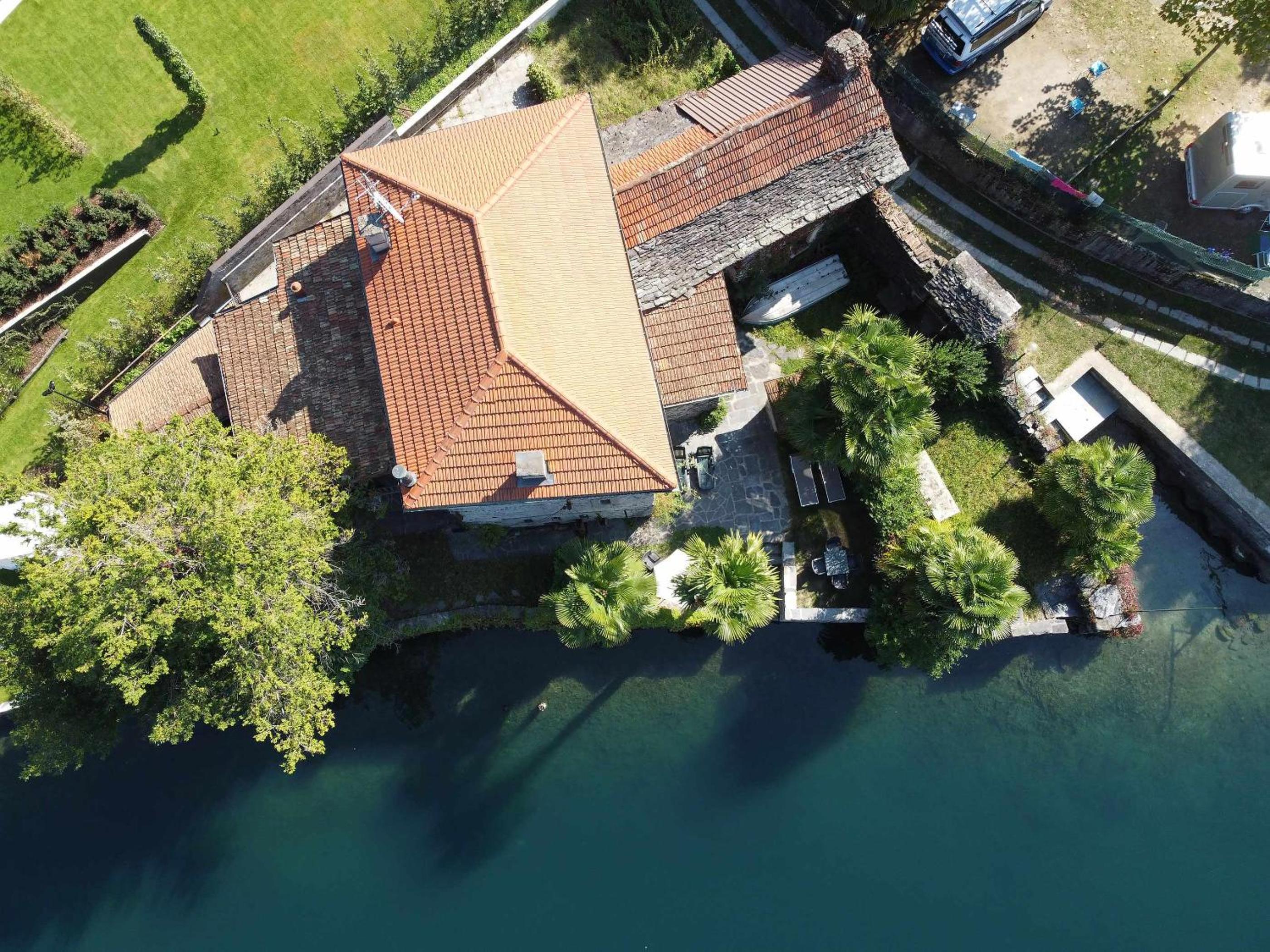 One-Bedroom Apartment with Lake View photo 3