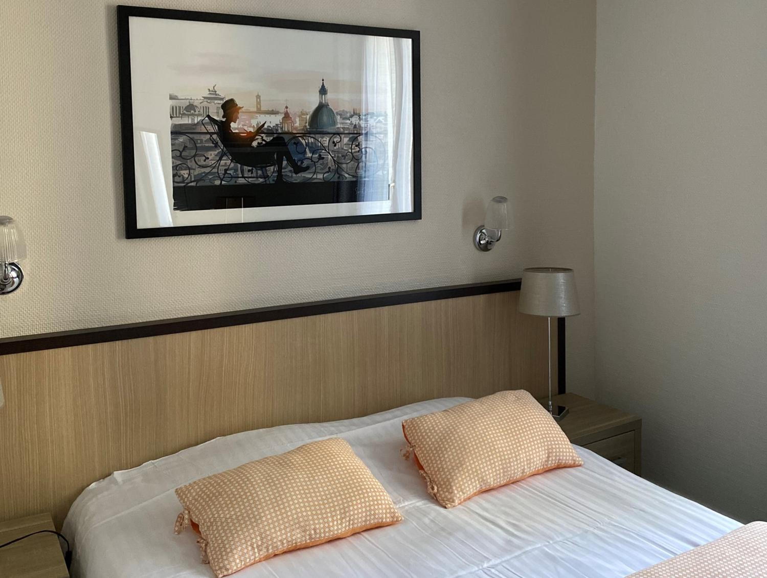 Small Double Room photo 1