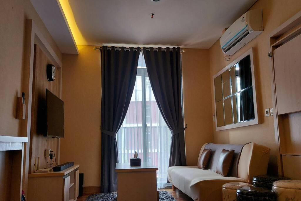 One-Bedroom Apartment - Photo 1