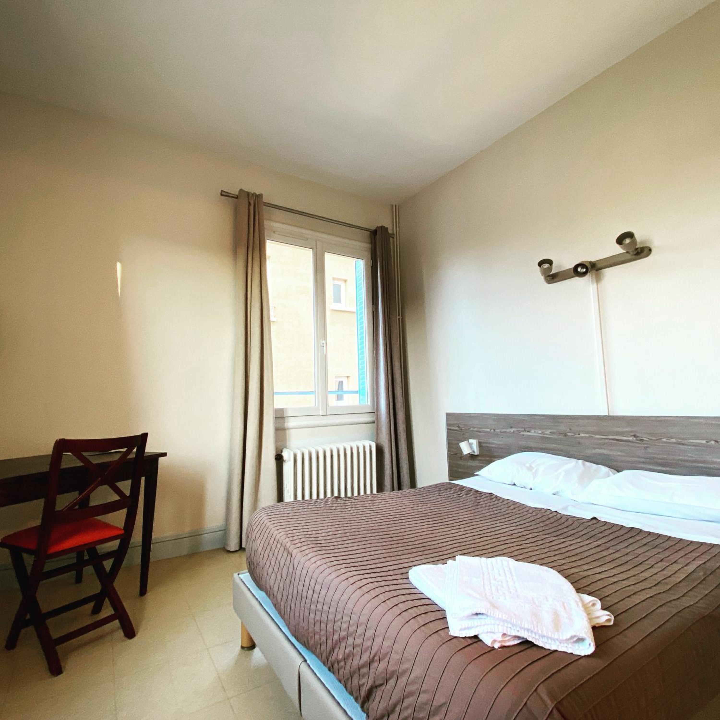 Double Room - Photo 8