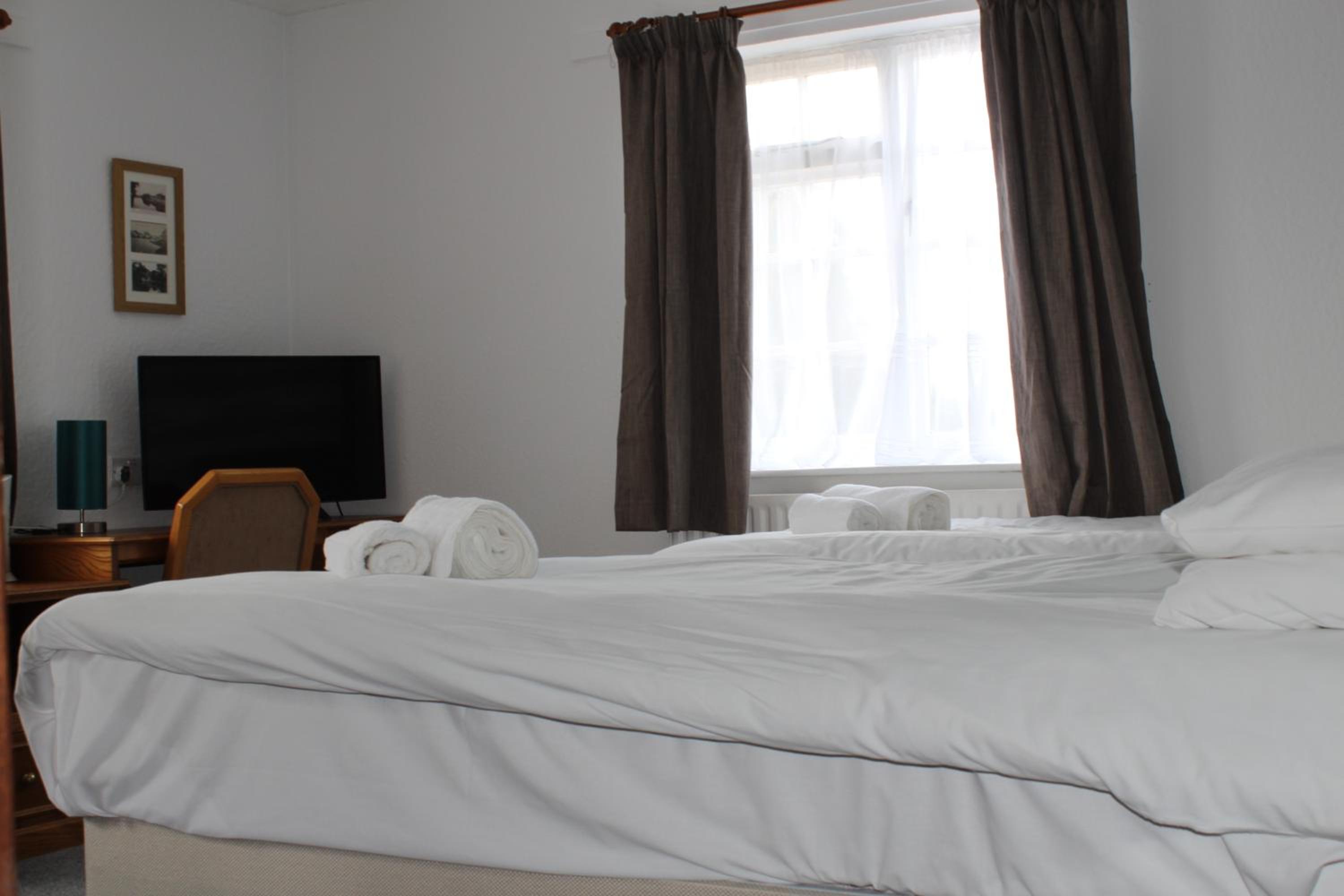 Twin Room with Private Bathroom