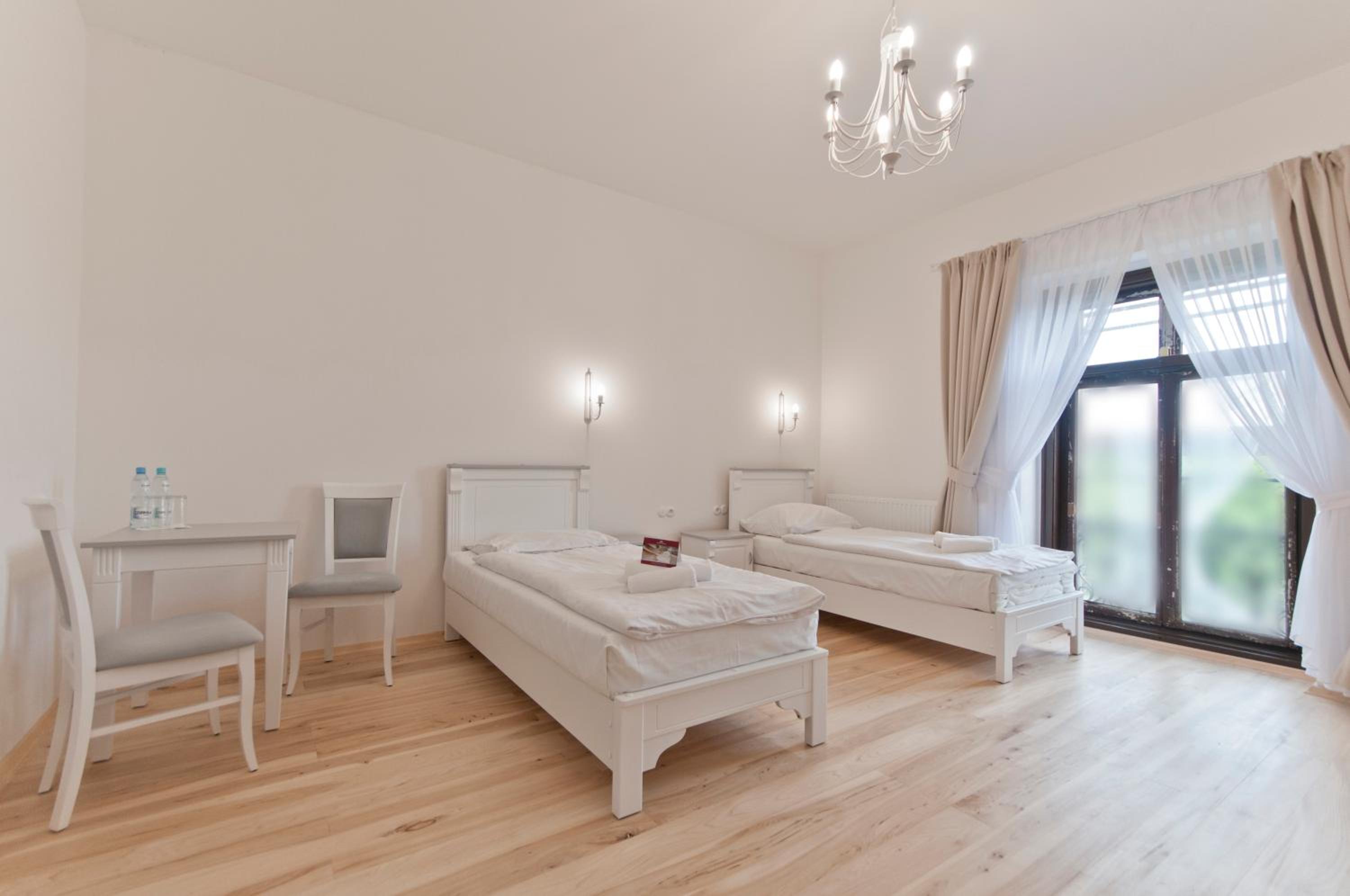 Deluxe Double Room - Photo 16