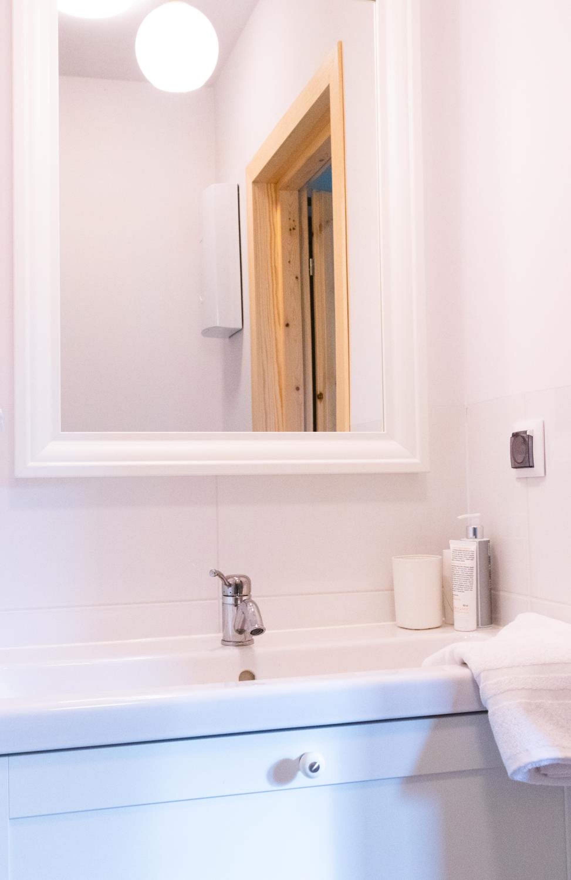 One-Bedroom Apartment - Photo 12
