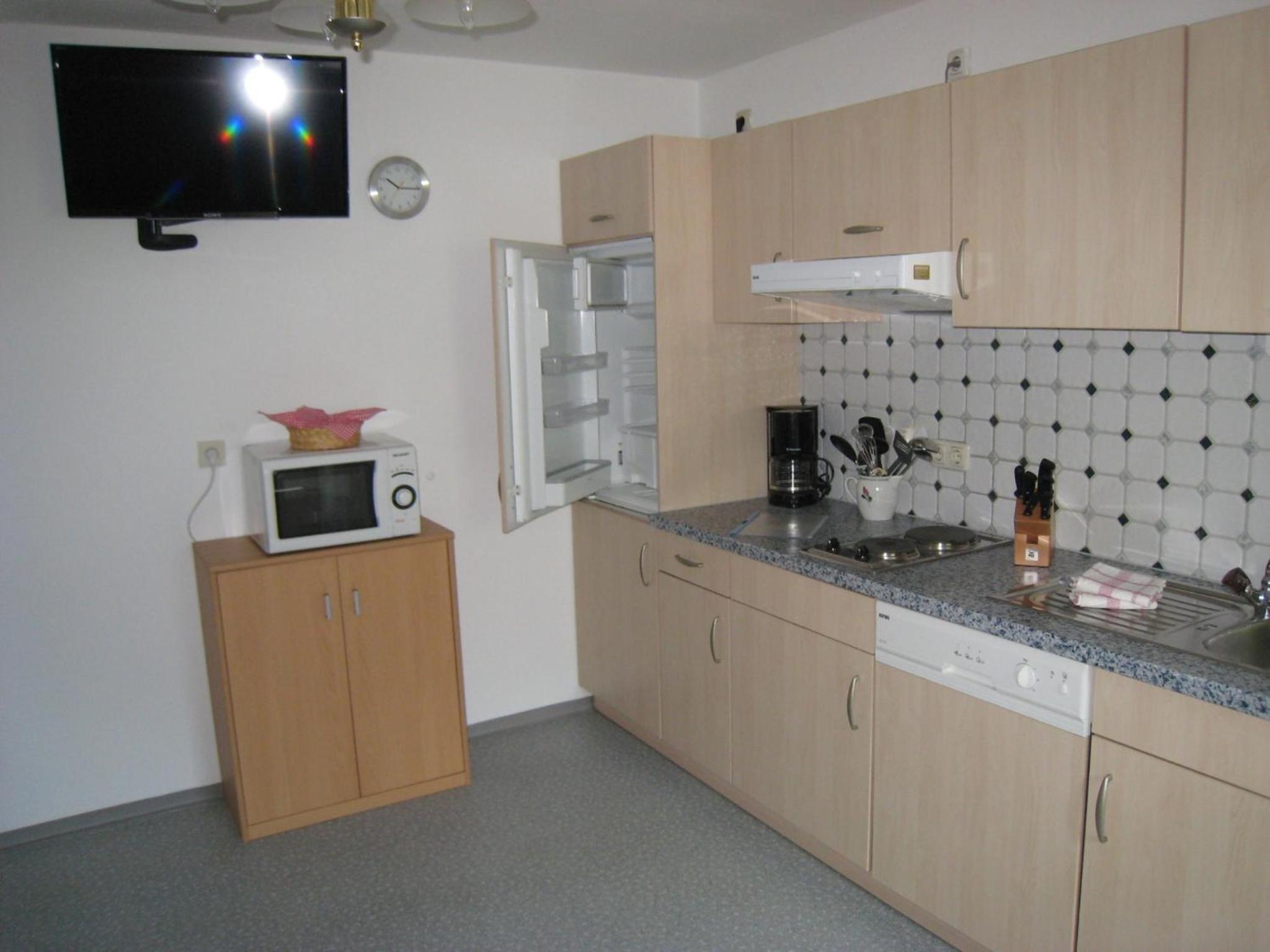 Three-Bedroom Apartment with Balcony TOP 2