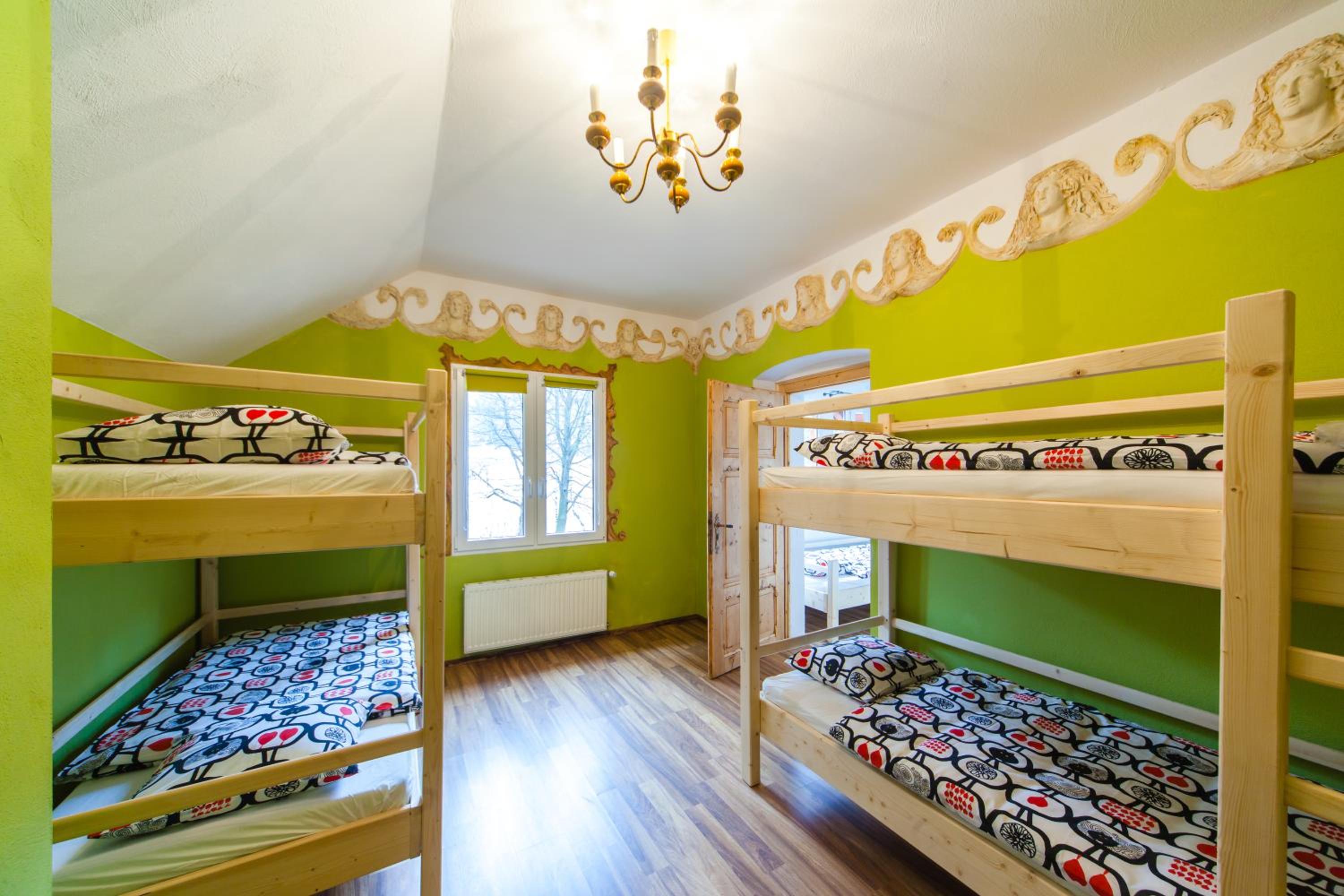 Bed in 6-Bed Dormitory Room with Shared Bathroom photo 1