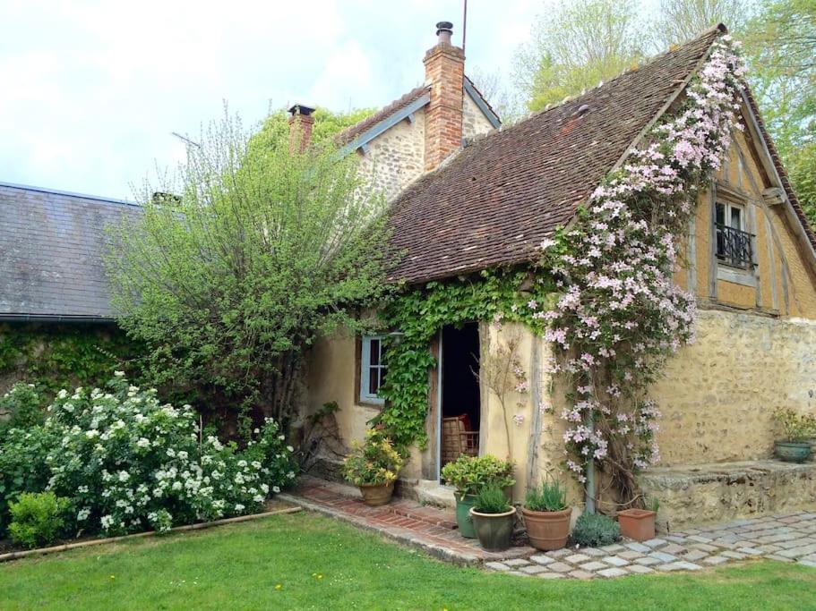 Five-Bedroom House photo 1