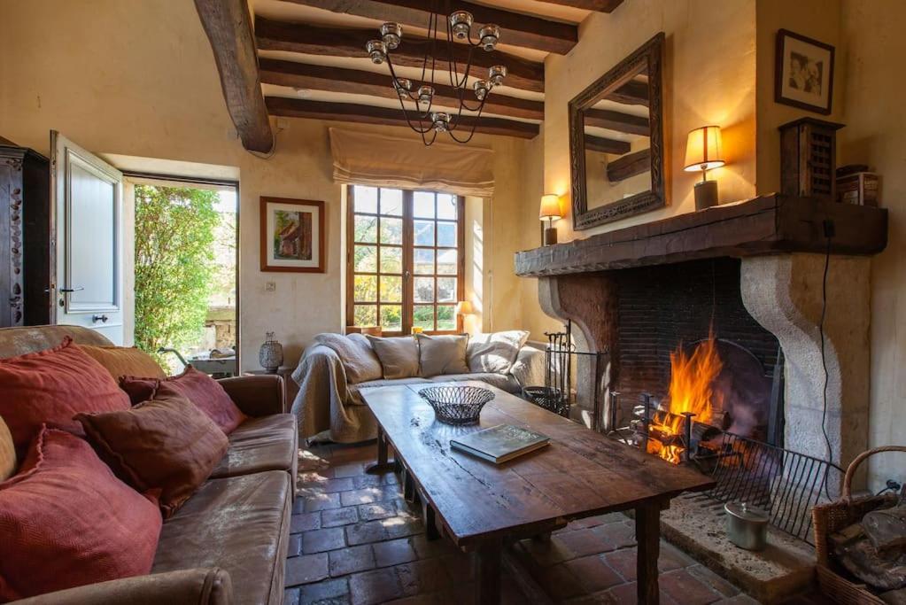 Five-Bedroom House photo 3